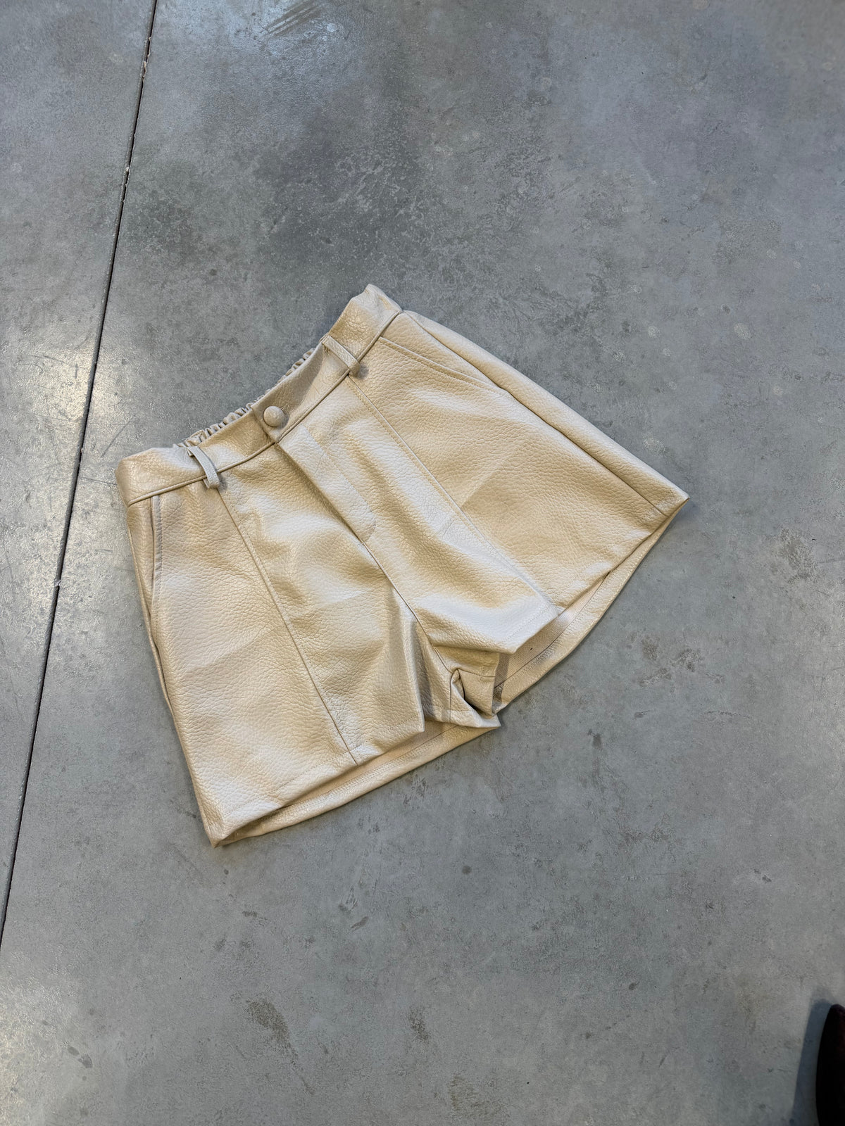 Shorts City Vibes hell Creme