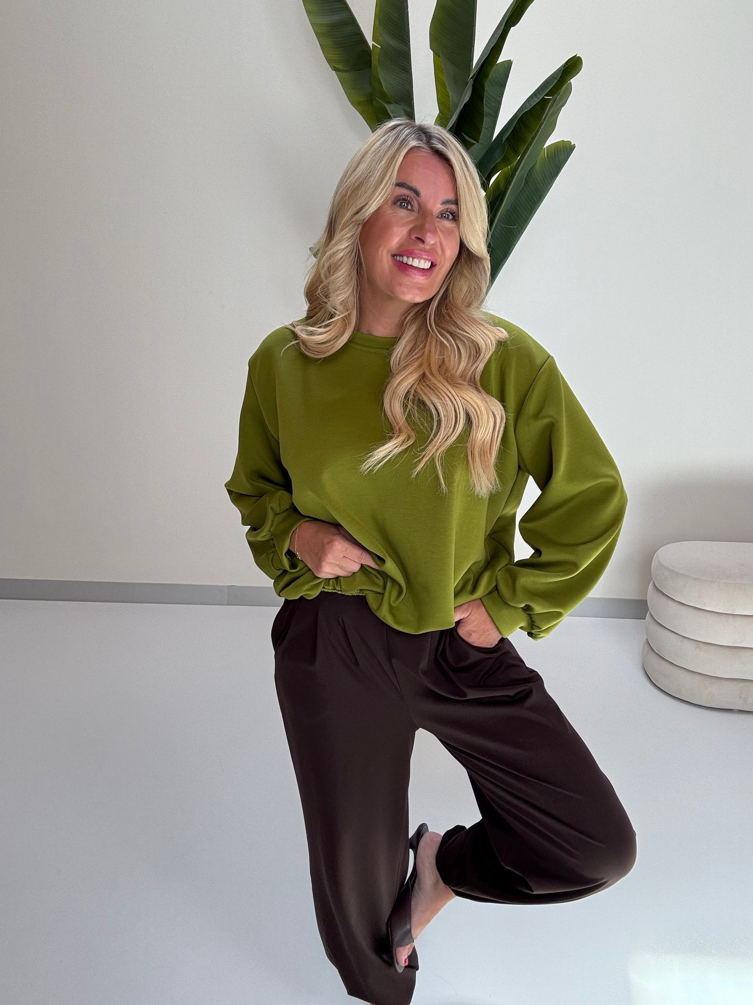 Butterstoff Pullover mit Gummizug unten grün