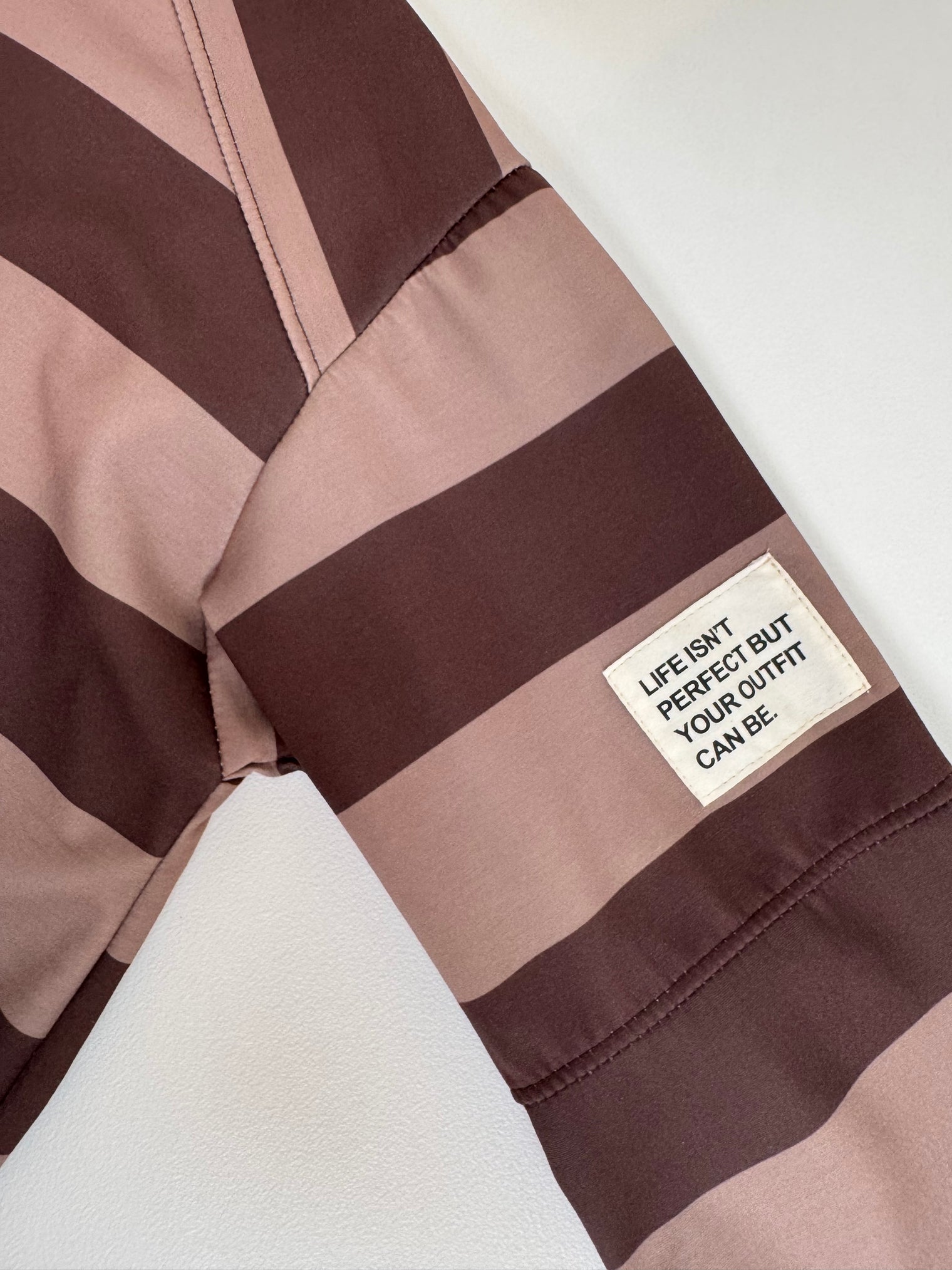 Butterstoff Sweater mit Patch am Ärmel BIG STRIPES mocha/coffee