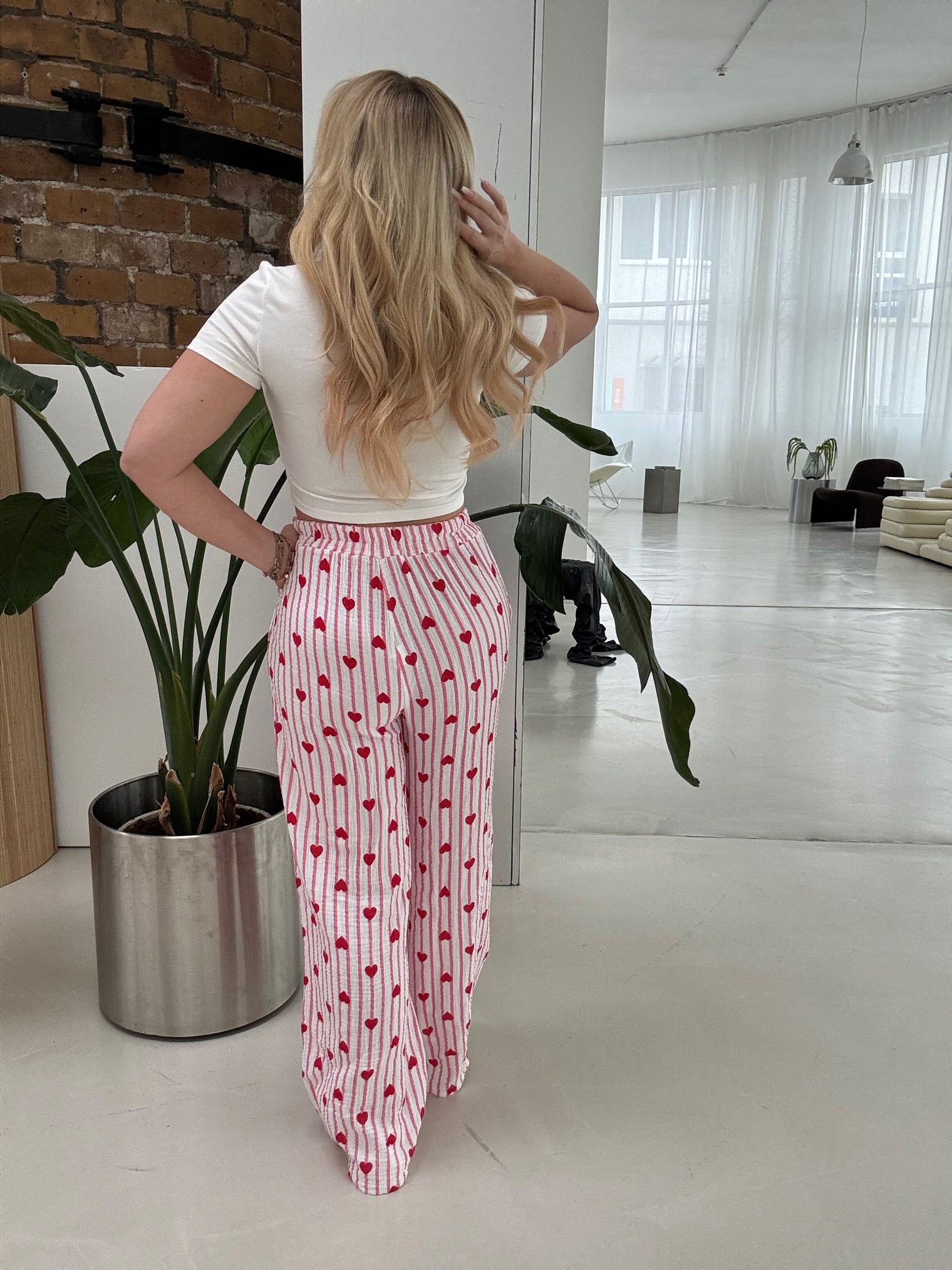 Stylische Musselin Hose weiß HEART ATTACK rosa