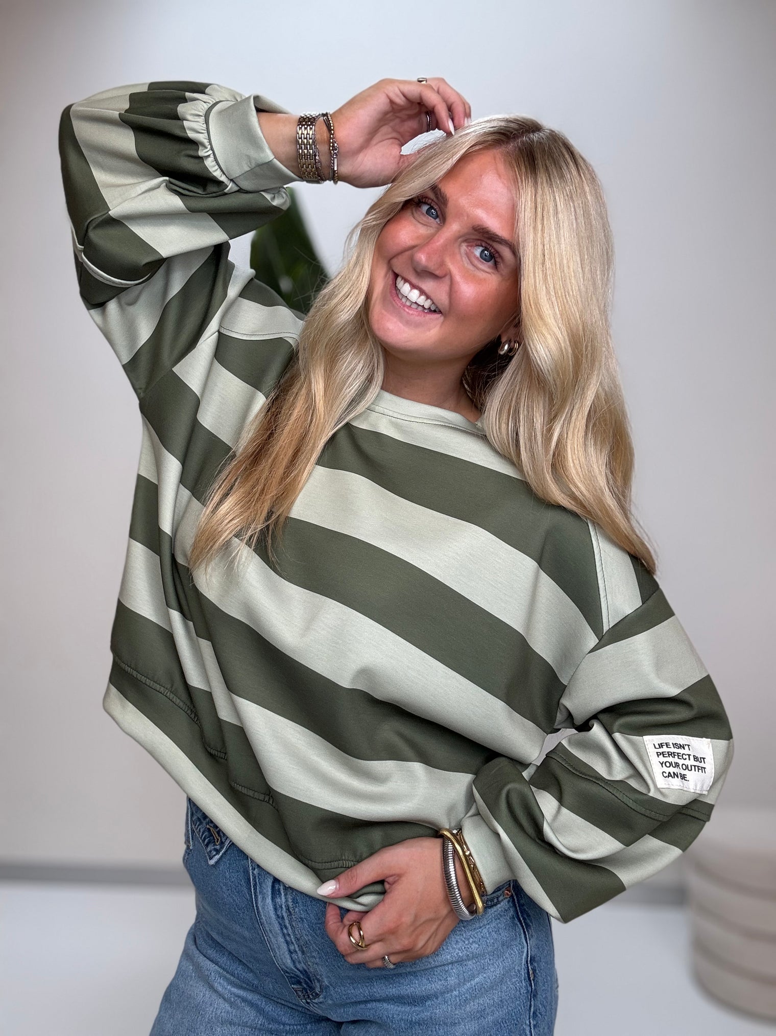 Butterstoff Sweater mit Patch am Ärmel BIG STRIPES hell&dunkelgrün