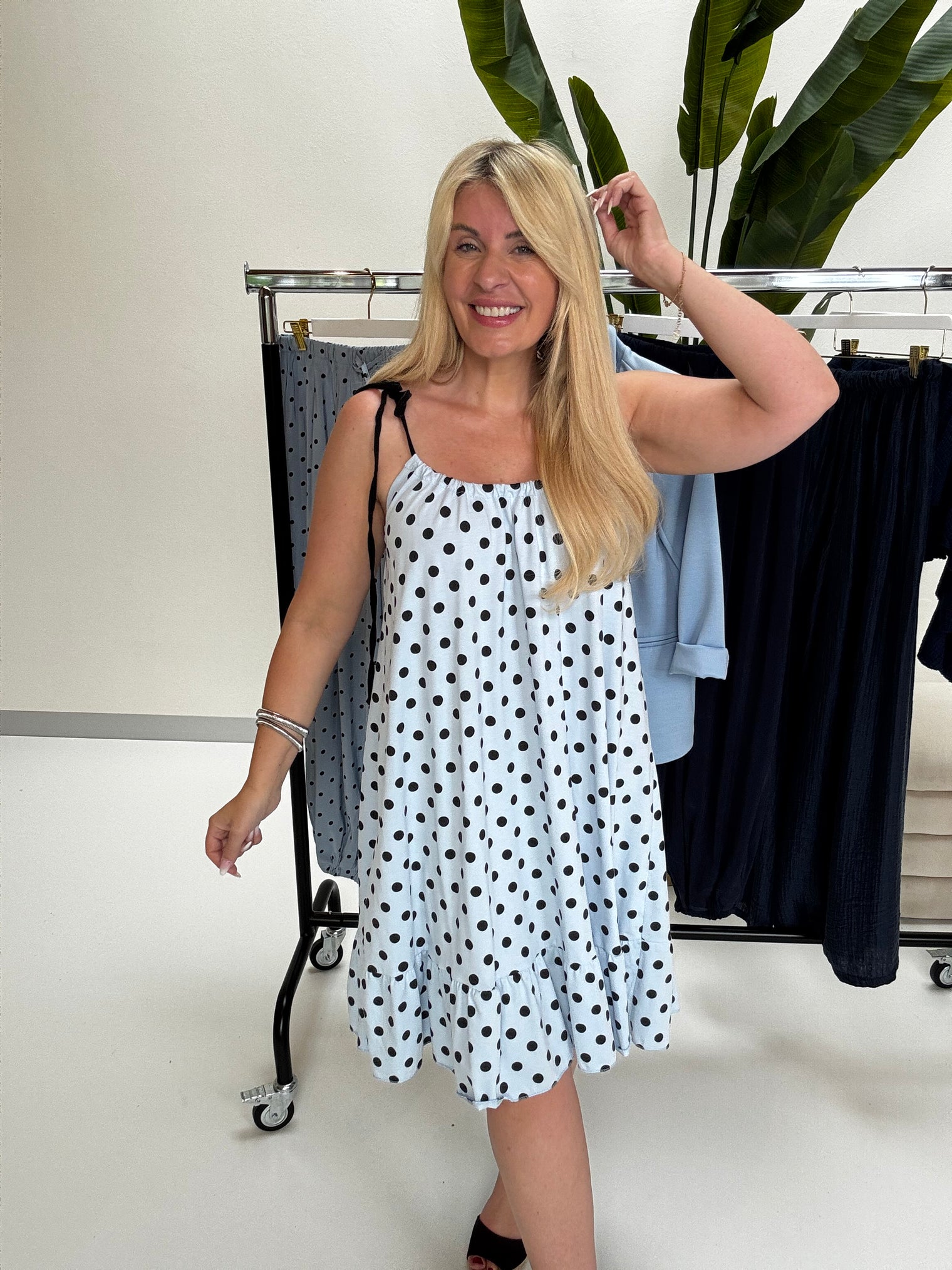 Sommer Kleid kurz mit verstellbaren Trägern SWEET LITTLE POLKA DOTS himmelblau/schwarz