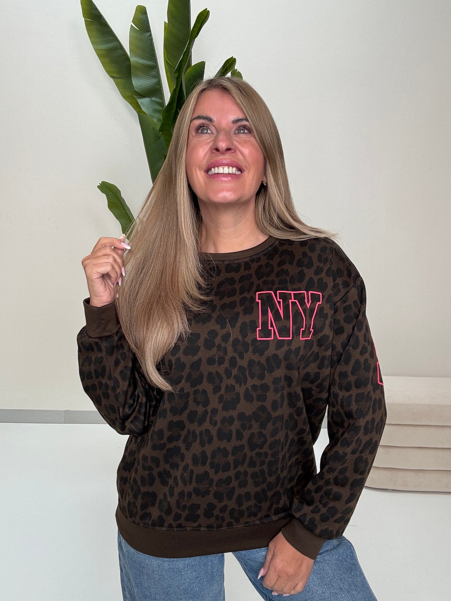 Butterstoff Pullover LEO mit Rückenprint NEW YORK dark chocolate