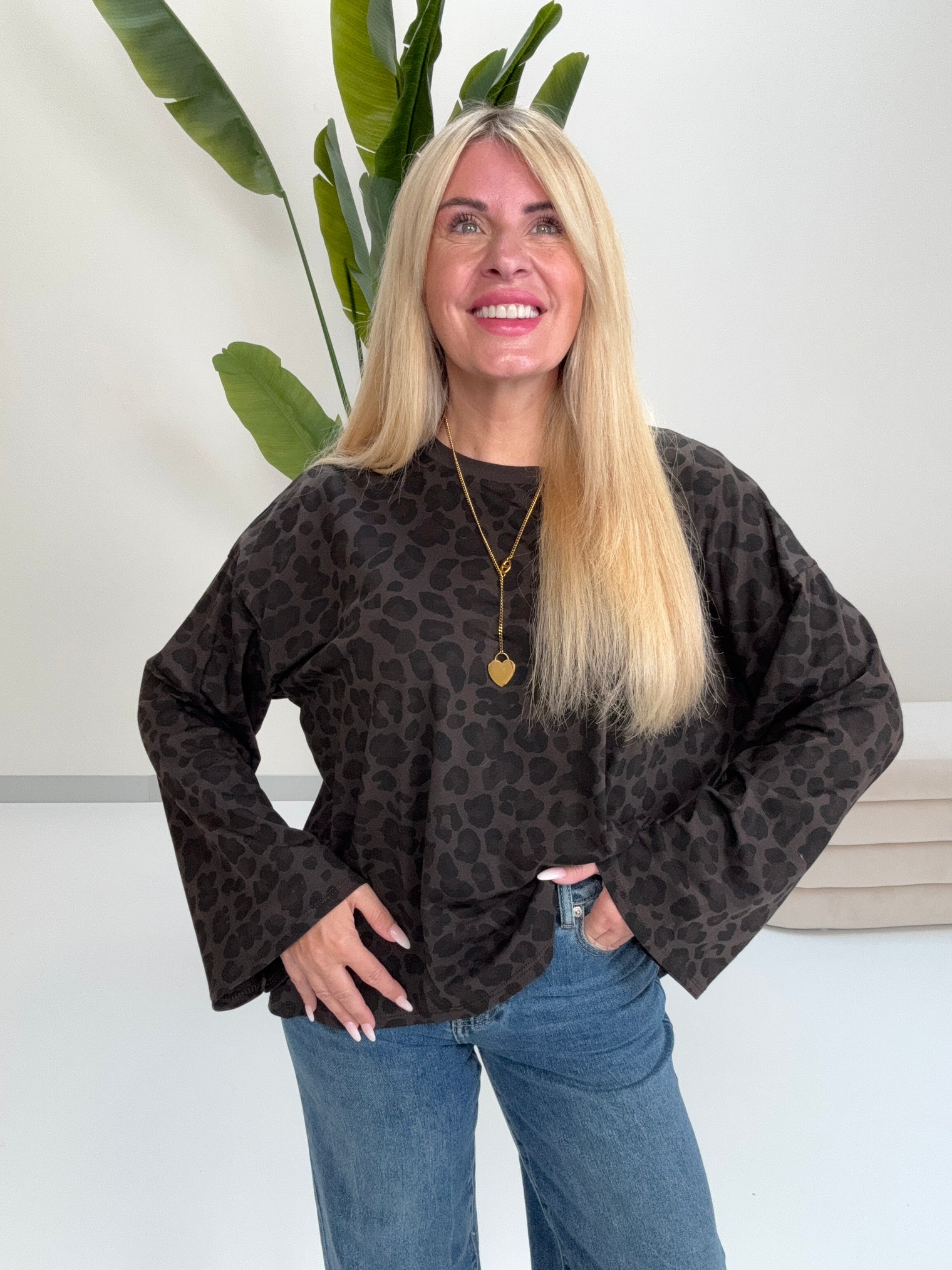 Longsleeve mit leicht ausgestelltem Ärmel dark chocolate LEO schwarz/braun