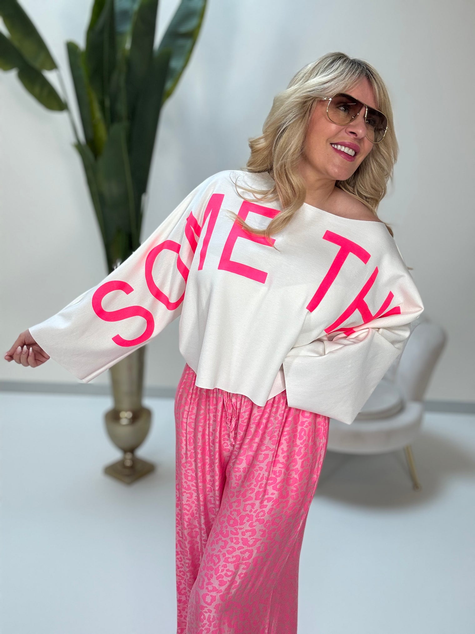 Cropped Sweatshirt SOME THING weiß/pink