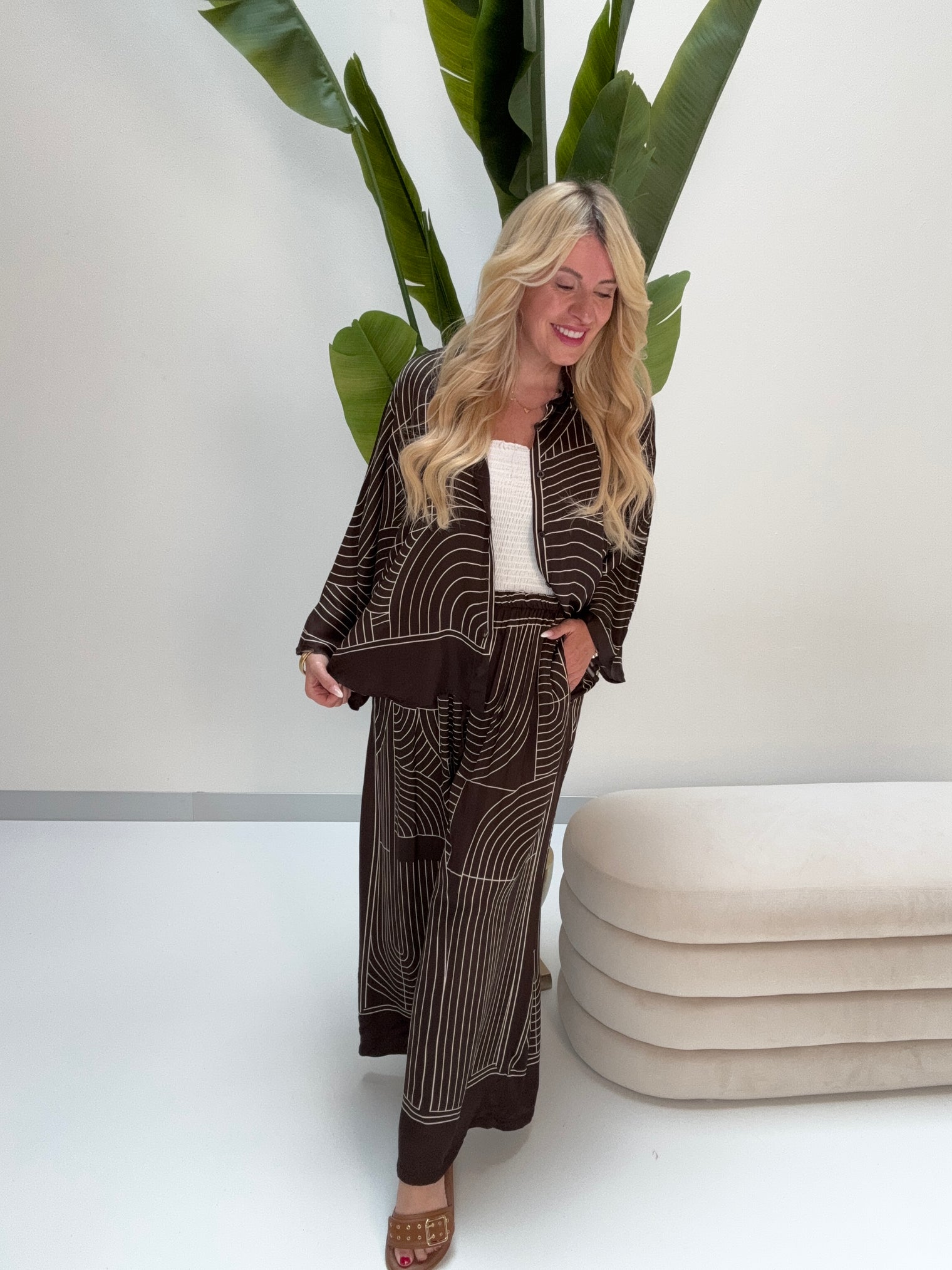 Luftige Sommerhose LUXURY CLEAN GIRL mit Seidenoptik dark chocolate