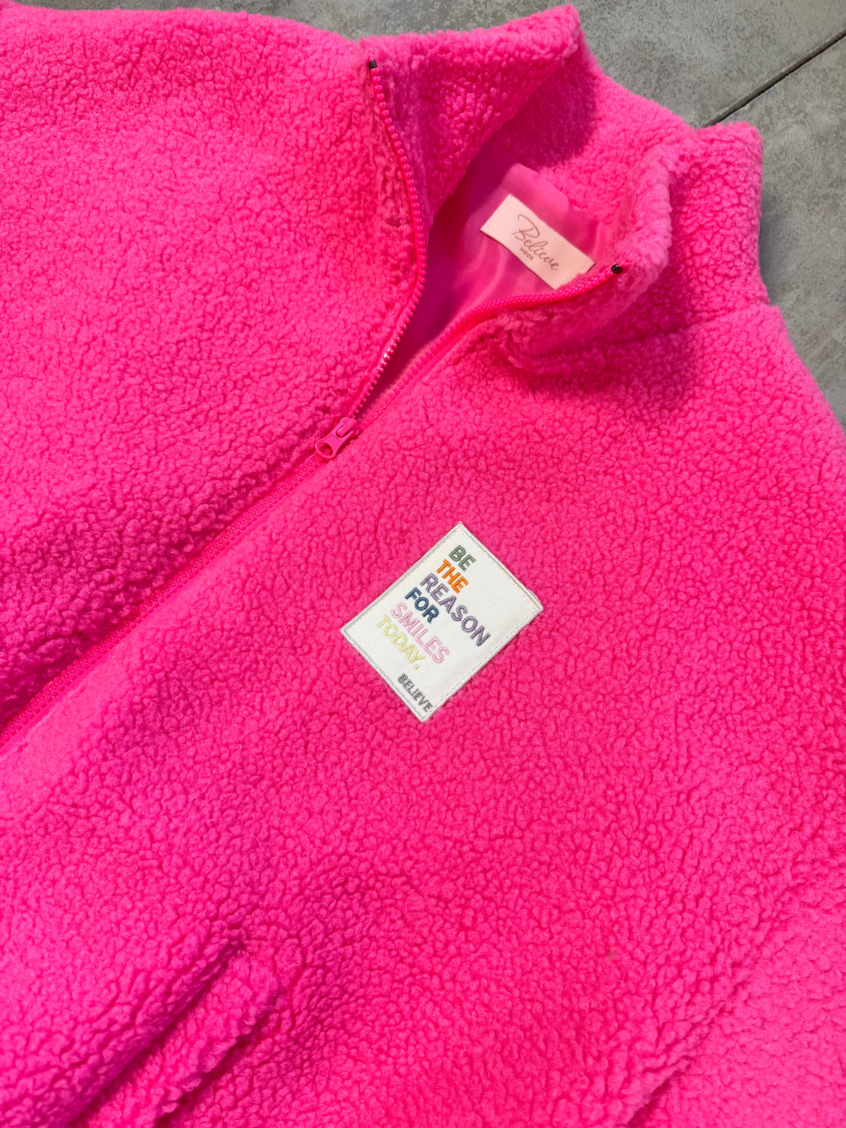 TEDDY Jacke mit Reißverschluss & Patch BE THE REASON pink