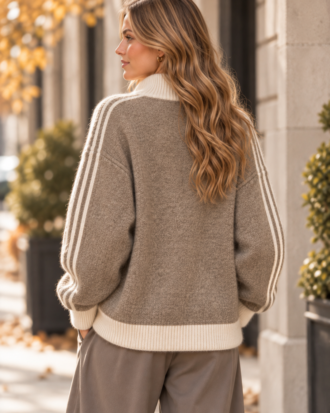 Kuschelweiche Zipper Strickjacke mit seitlichen Streifen beige/creme