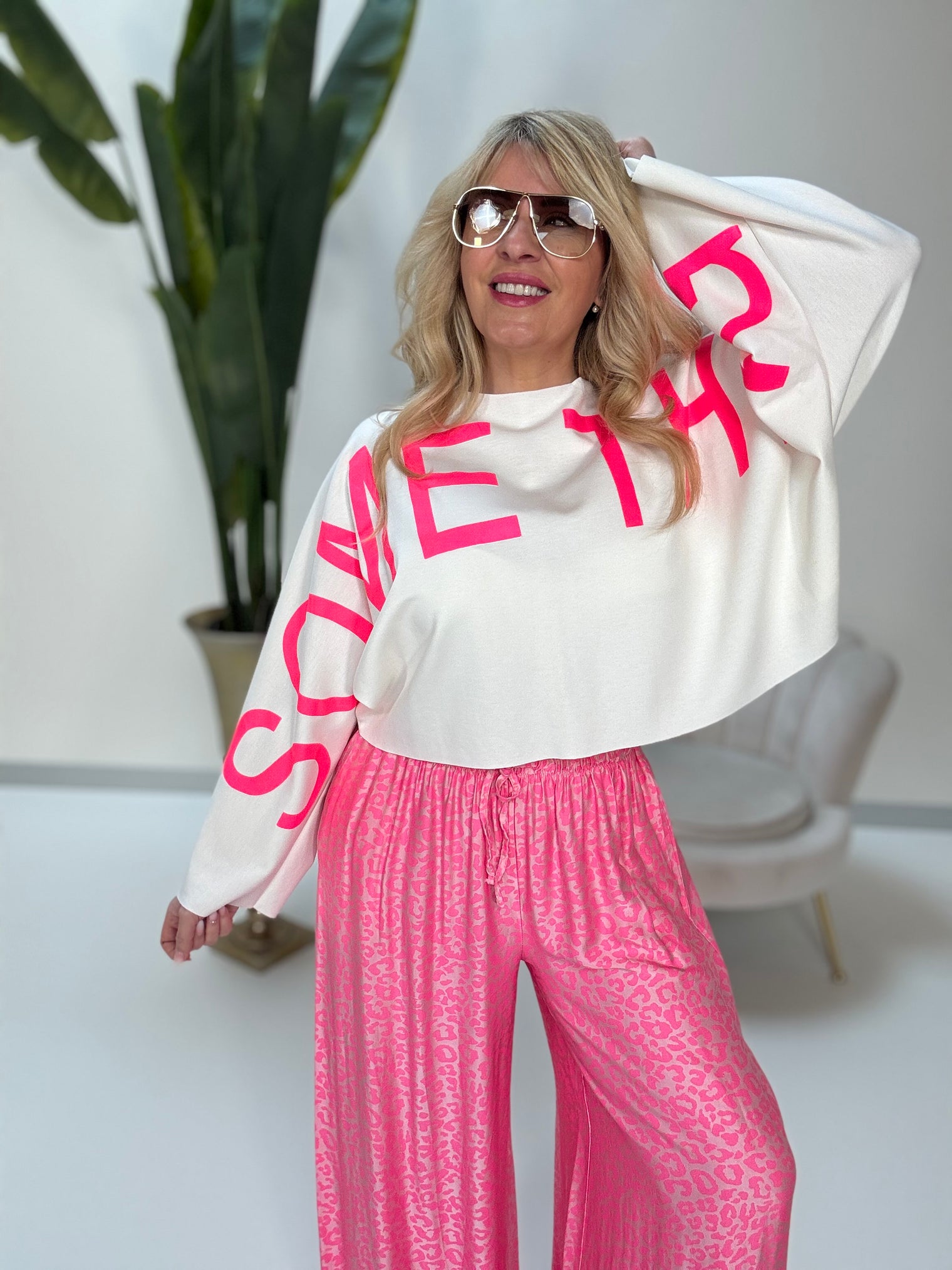 Cropped Sweatshirt SOME THING weiß/pink