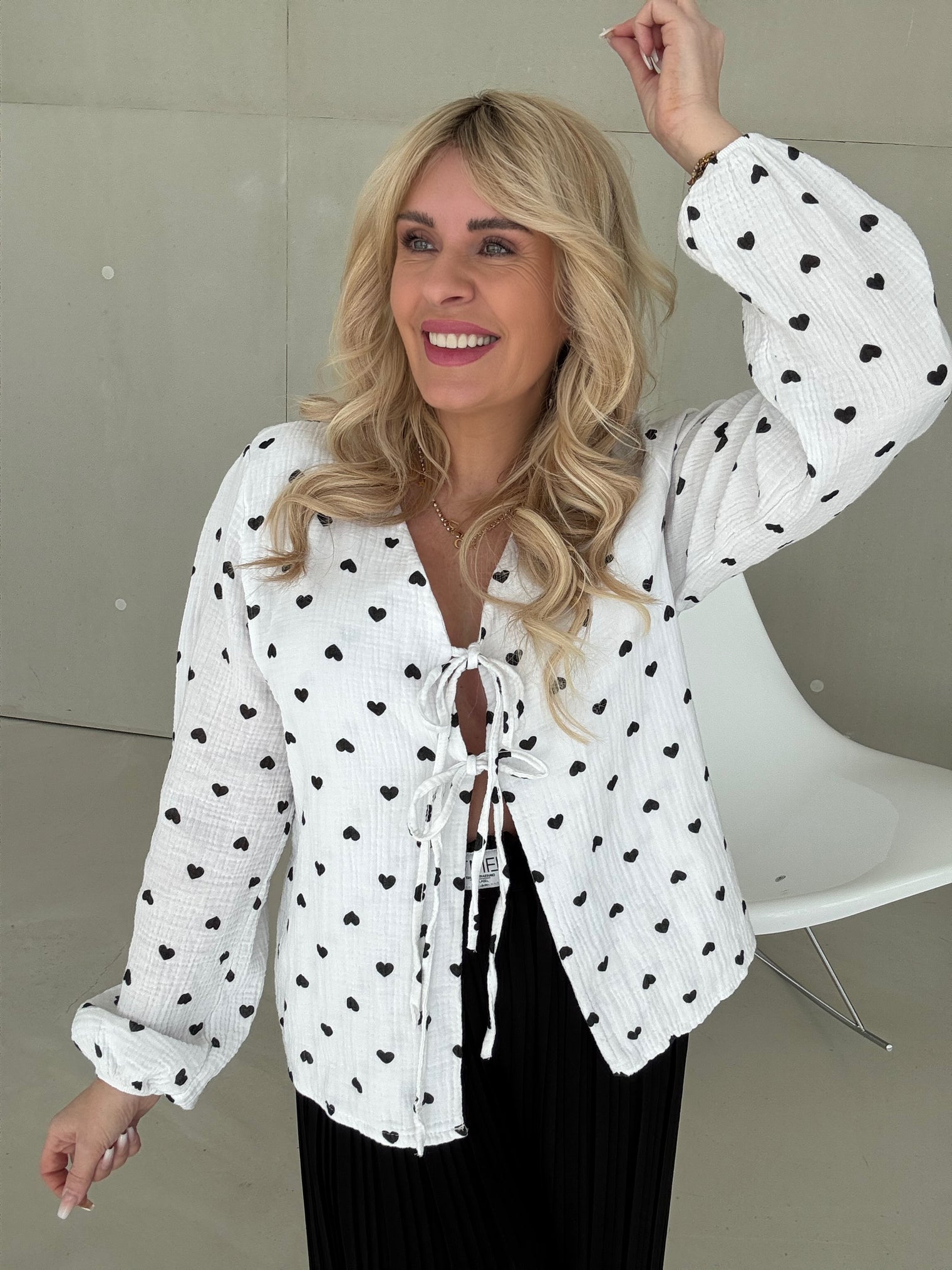 Signature Musselin Bluse HEARTS zum binden WEIß/SCHWARZ
