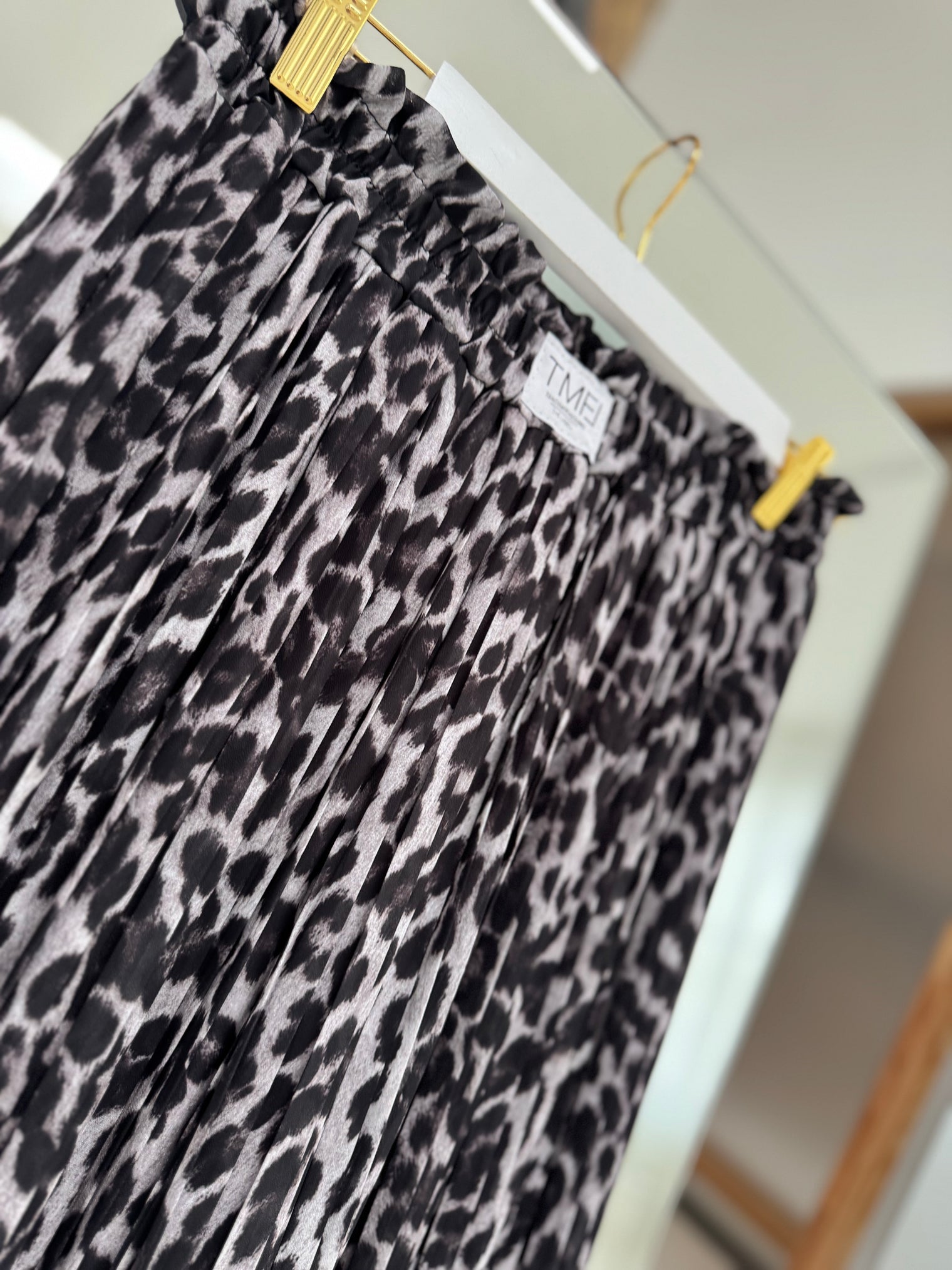 Signature Plisseehose mit Patch LEO GREY