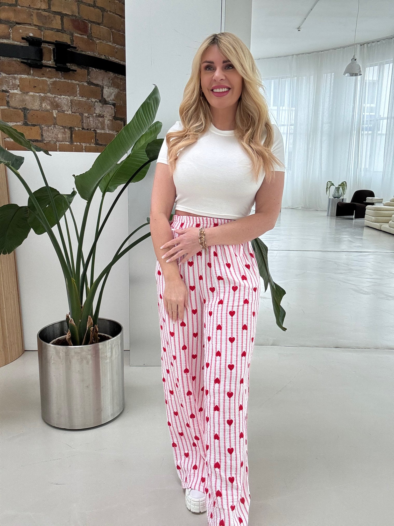 Stylische Musselin Hose weiß HEART ATTACK rosa