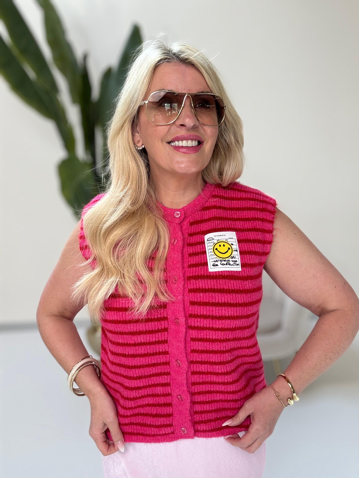 Strick Weste pink/rot gestreift mit SMILEY Patch