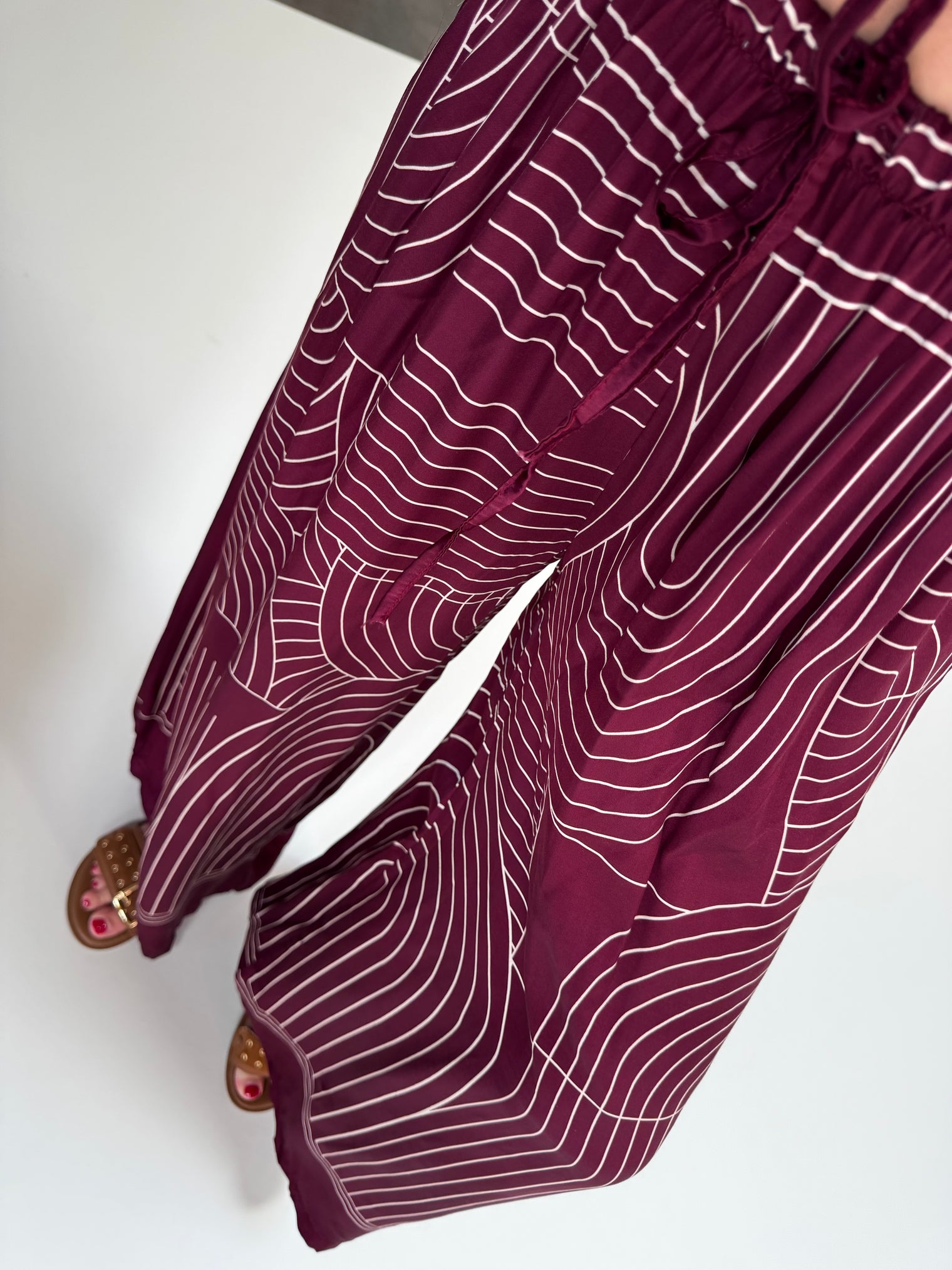Luftige Sommerhose LUXURY CLEAN GIRL mit Seidenoptik burgundy