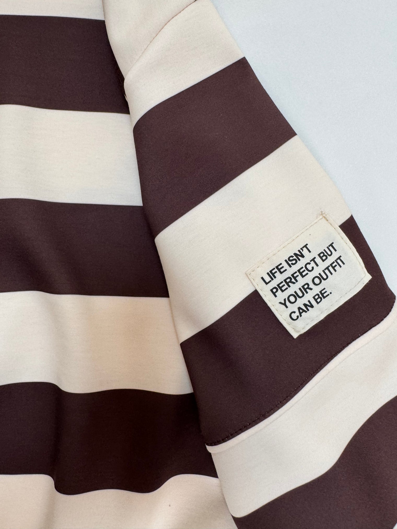 Butterstoff Sweater mit Patch am Ärmel BIG STRIPES creme/coffee