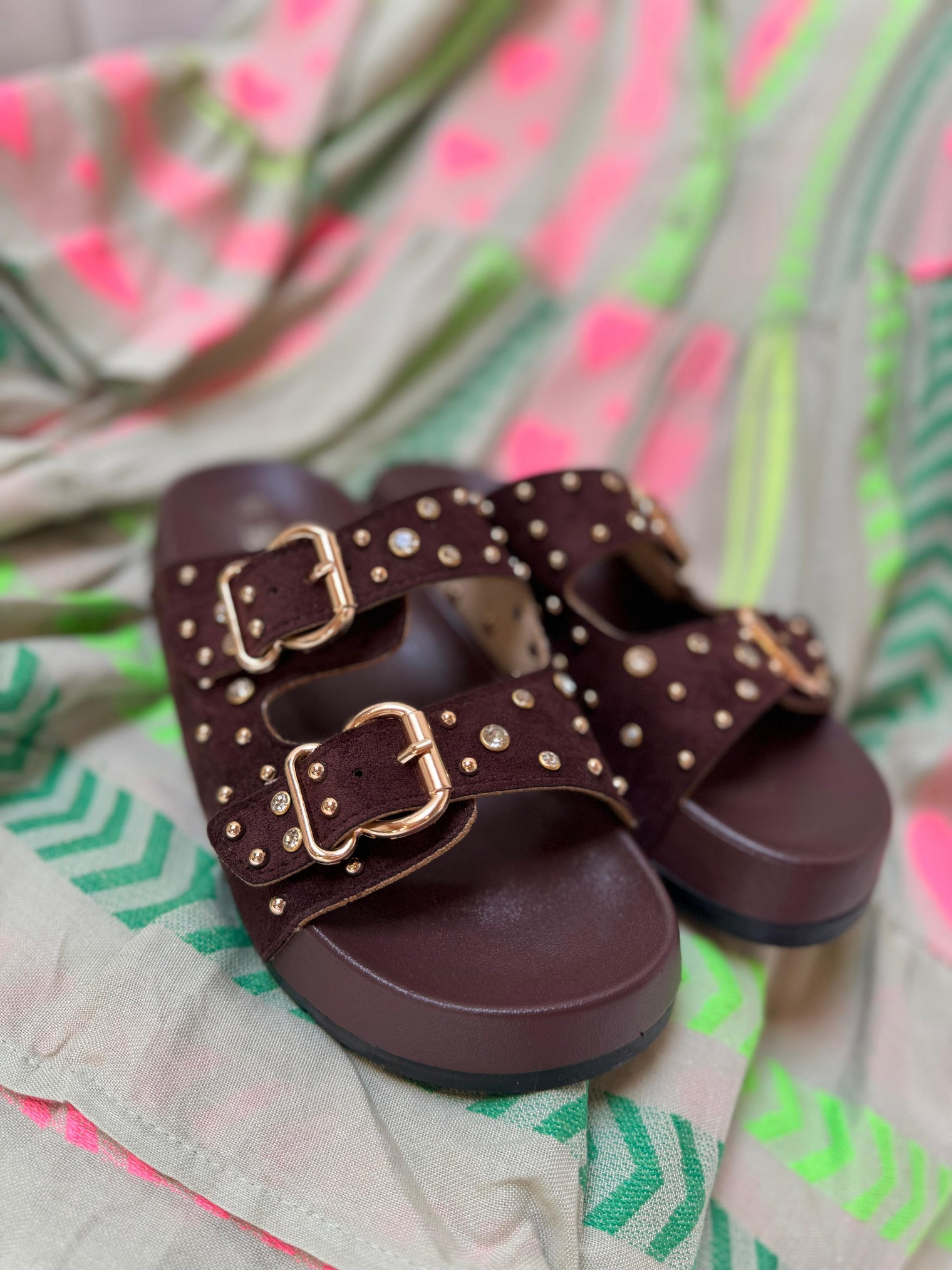 Sandalen FASHION VICTIM dark chocolate mit Nieten & Glitzersteinen