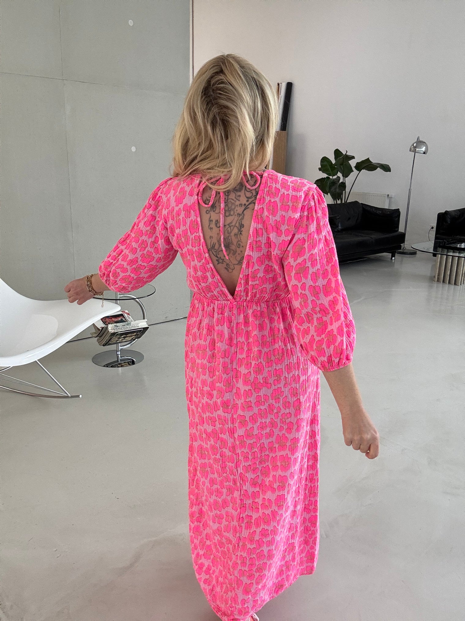 HOLIDAY LOVE Musselin Kleid rosa LEO POWER hotpink/altrosa langarm