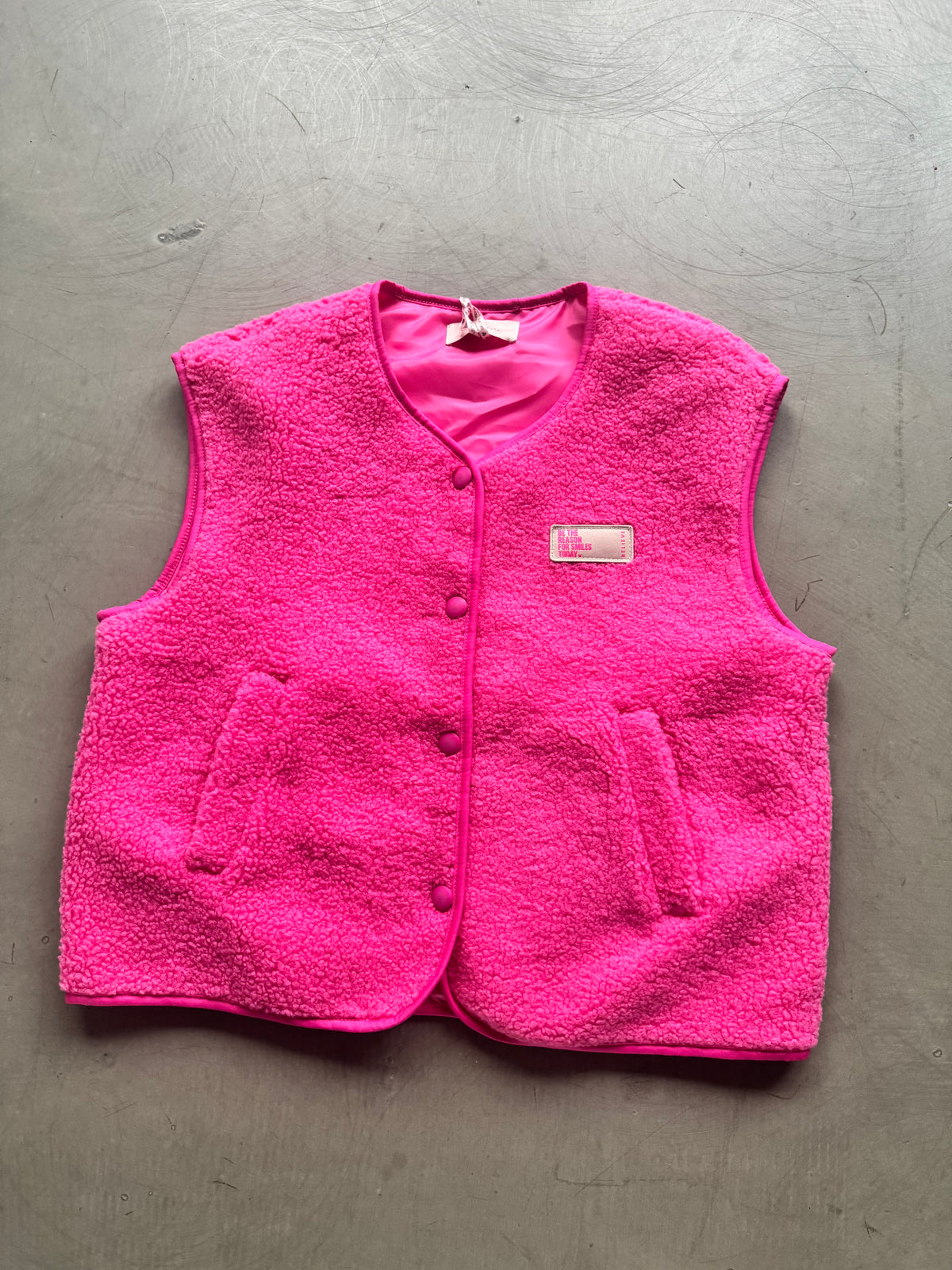Teddy Weste mit Druckknöpfen & Patch BE THE REASON FOR SMILES TODAY pink