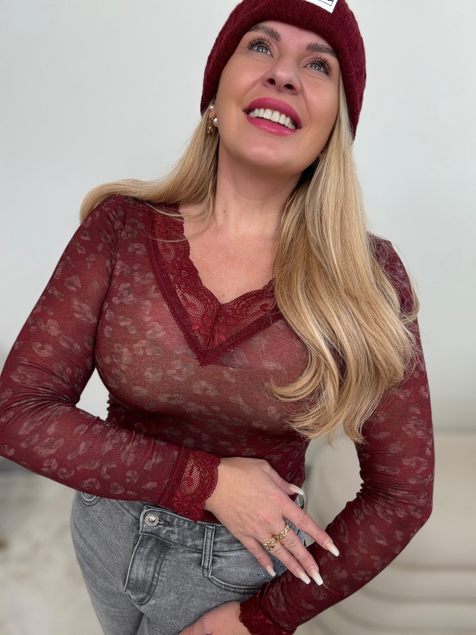 Stretchy Cashmere Langarmshirt Leo Burgundy mit Spitze