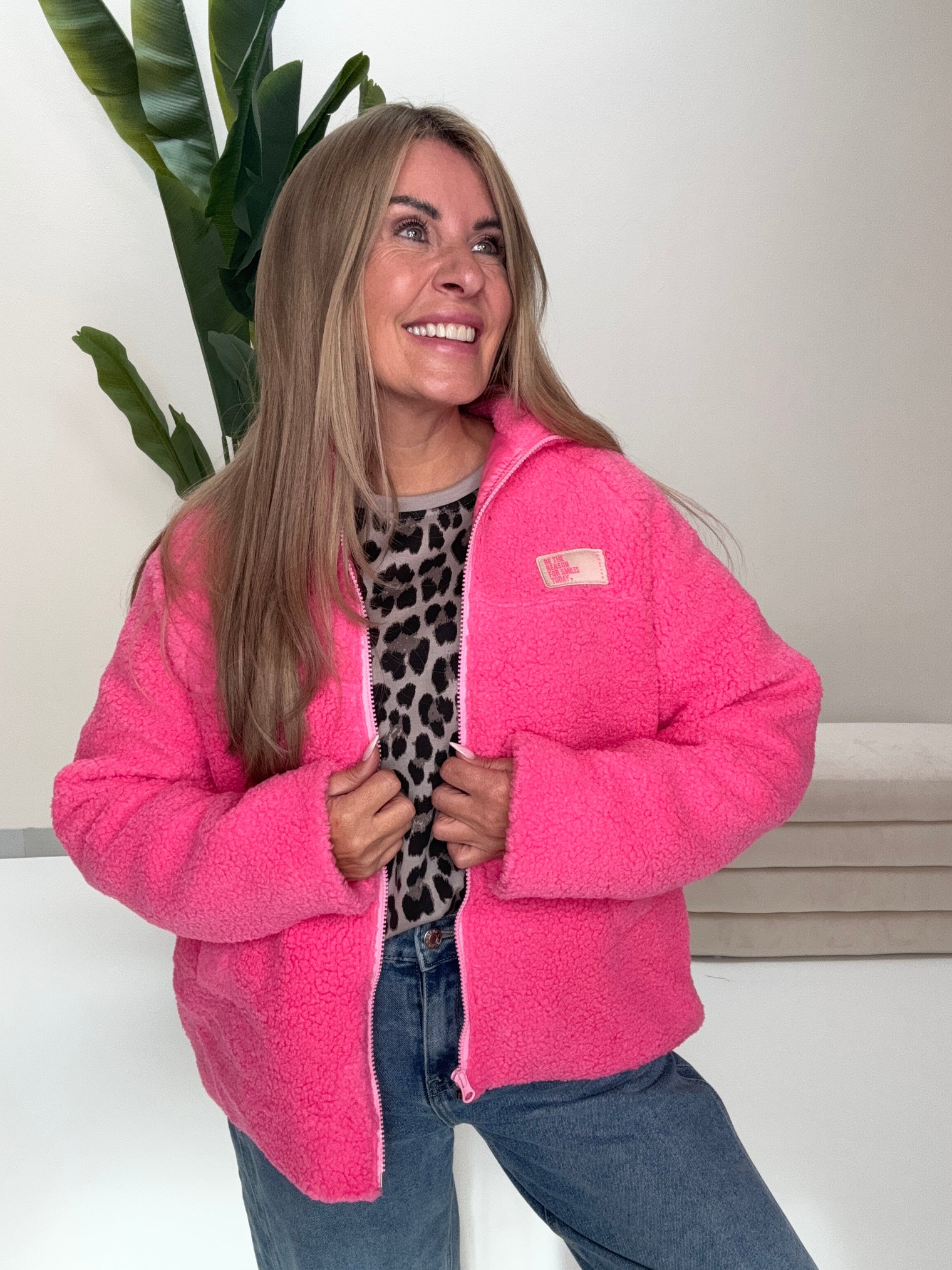 Kuschel Jacke mit Reißverschluss & Patch BE THE REASON FOR SMILES TODAY pink