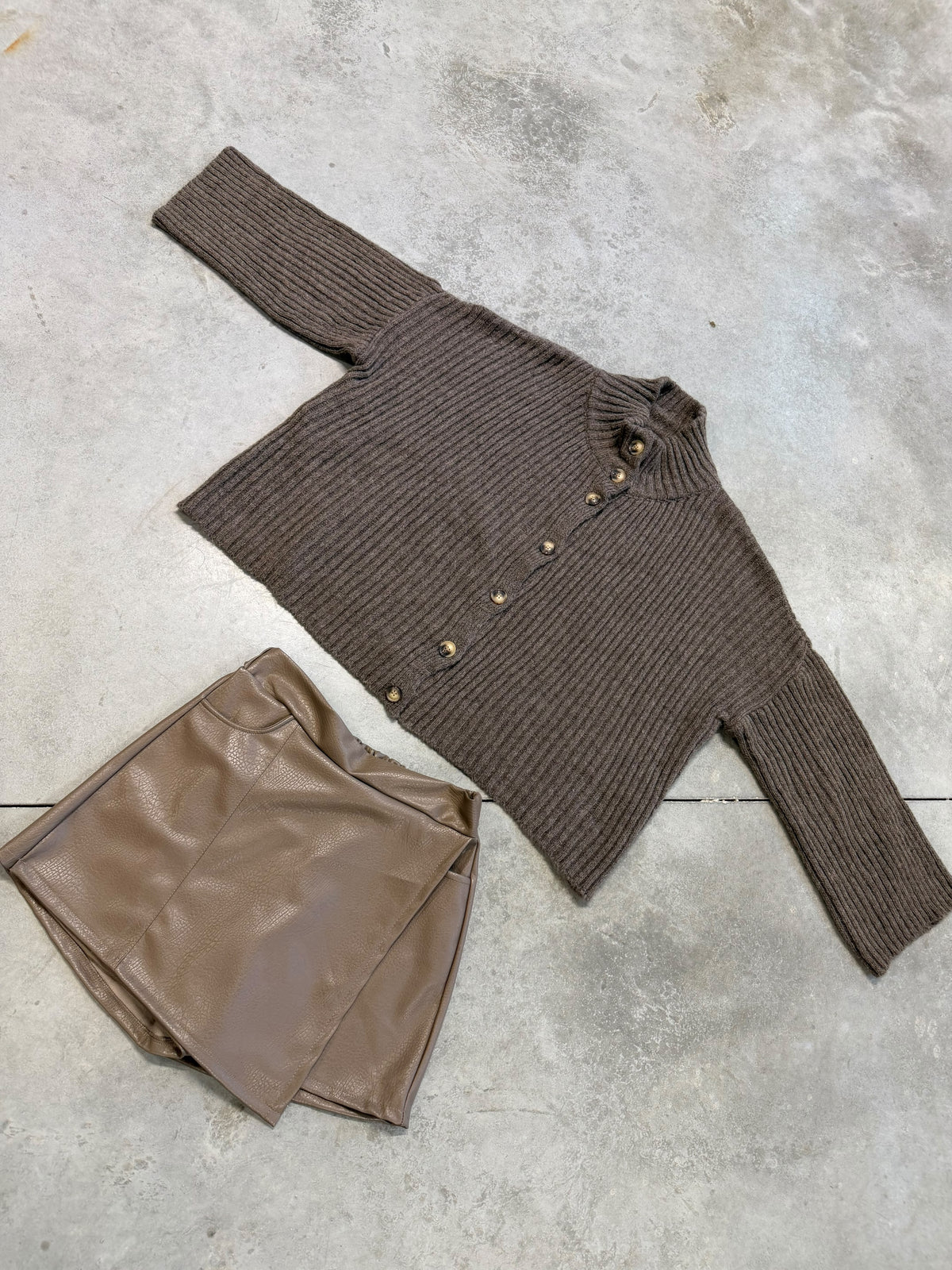 Strickjacke mit Knopfleiste taupe