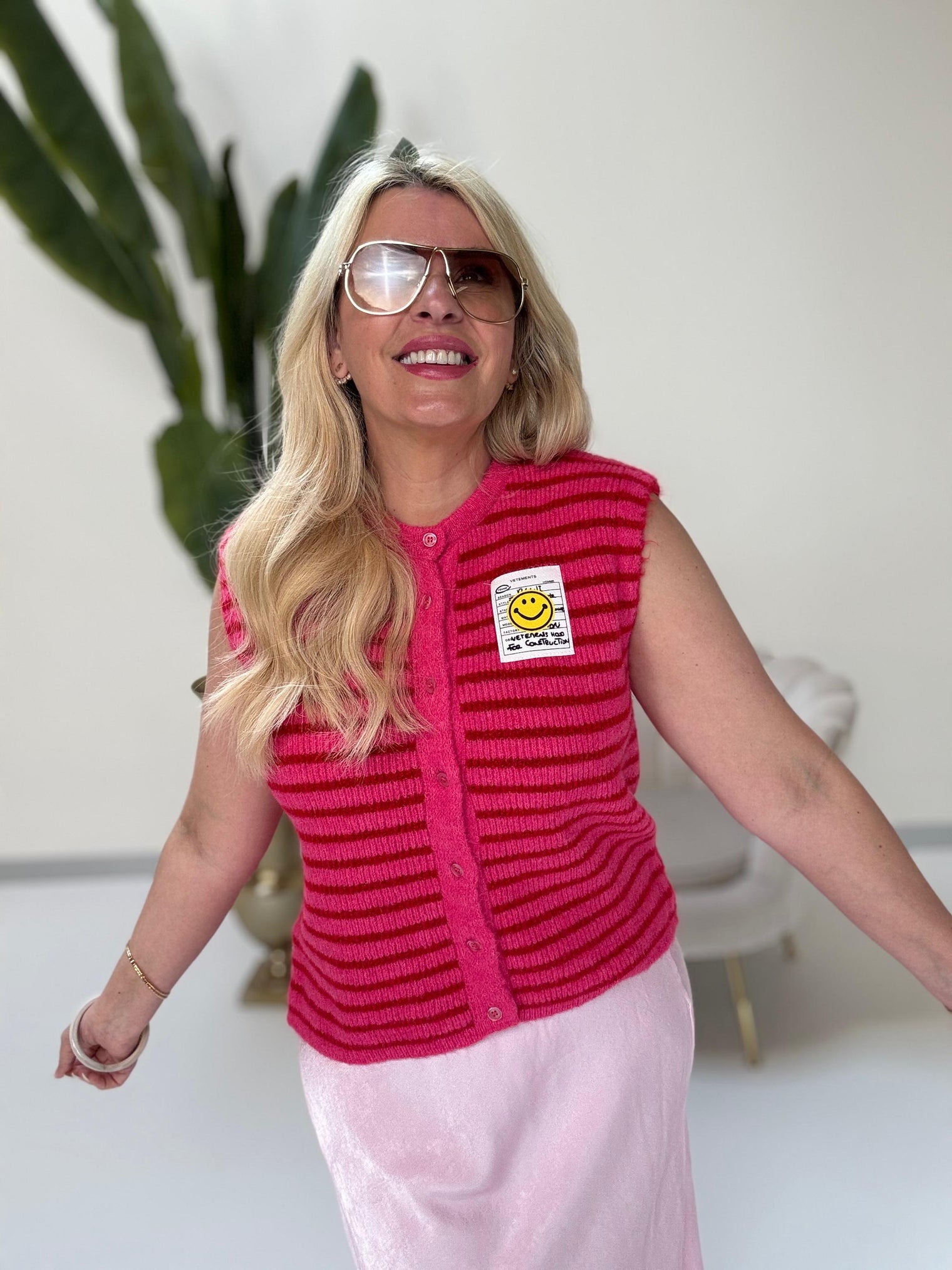 Strick Weste pink/rot gestreift mit SMILEY Patch