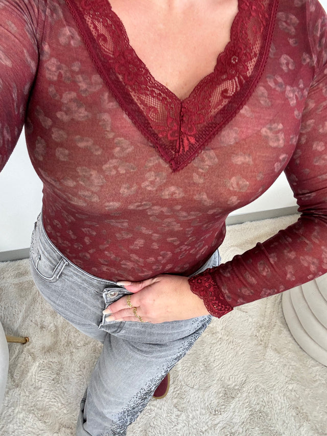 Stretchy Cashmere Langarmshirt Leo Burgundy mit Spitze