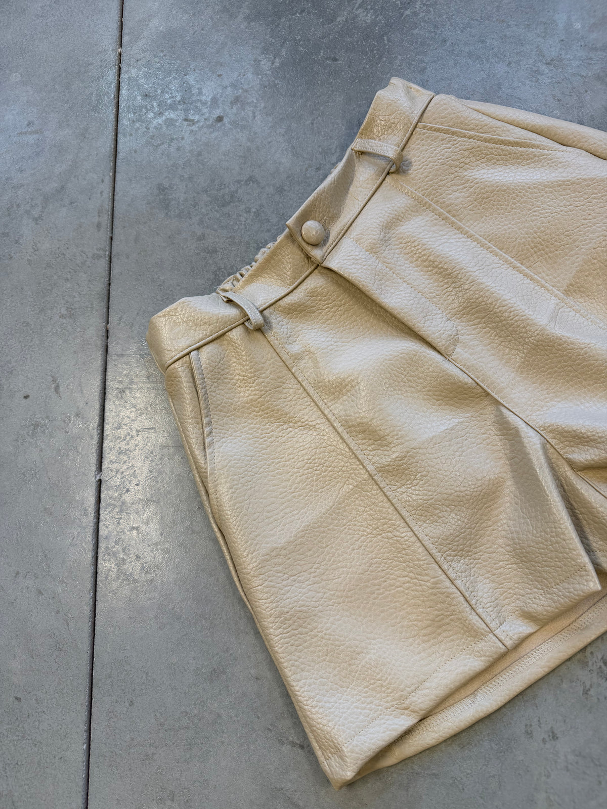 Shorts City Vibes hell Creme
