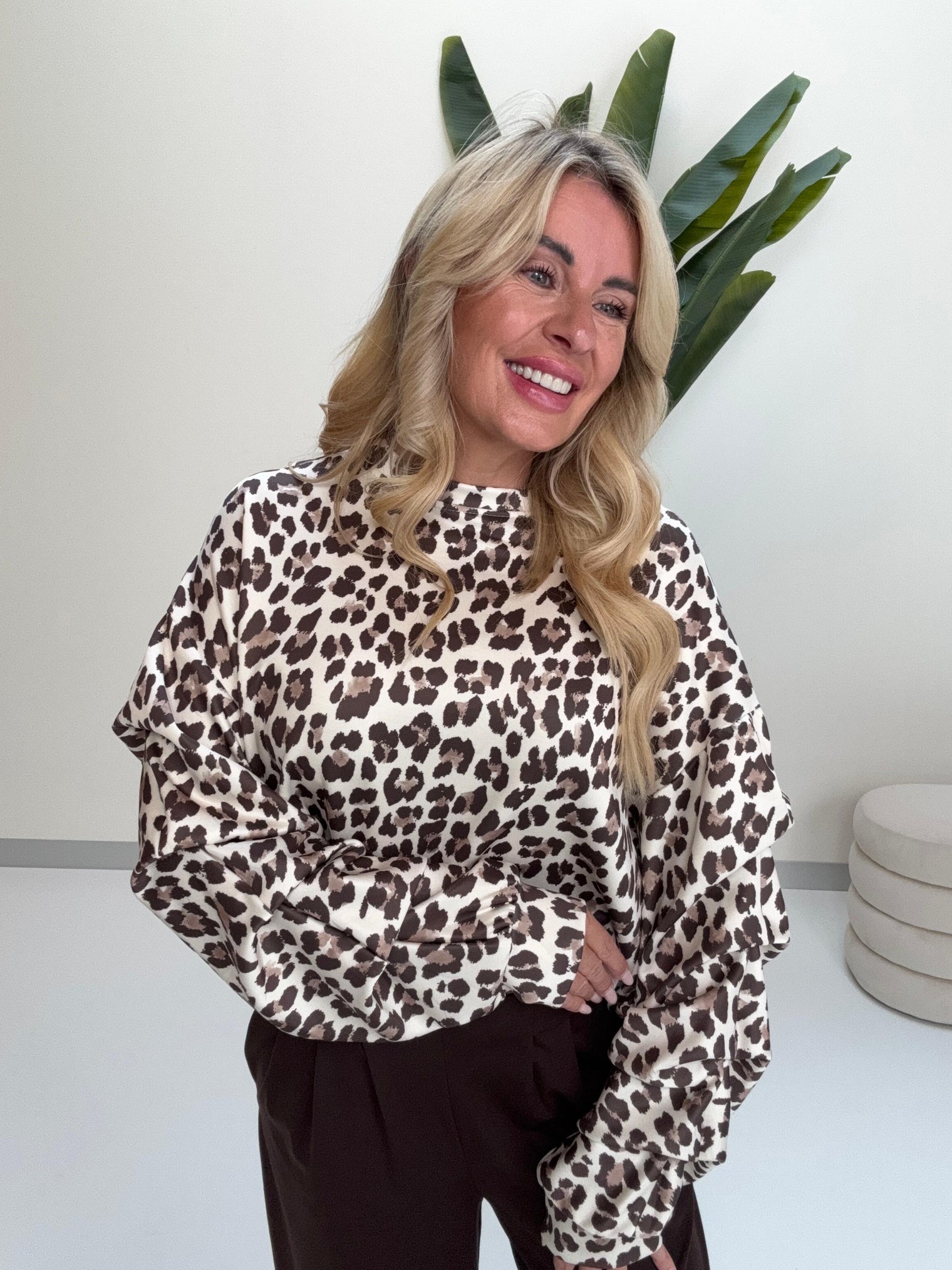 Butterstoff Pullover mit Crinkle Arm creme leo
