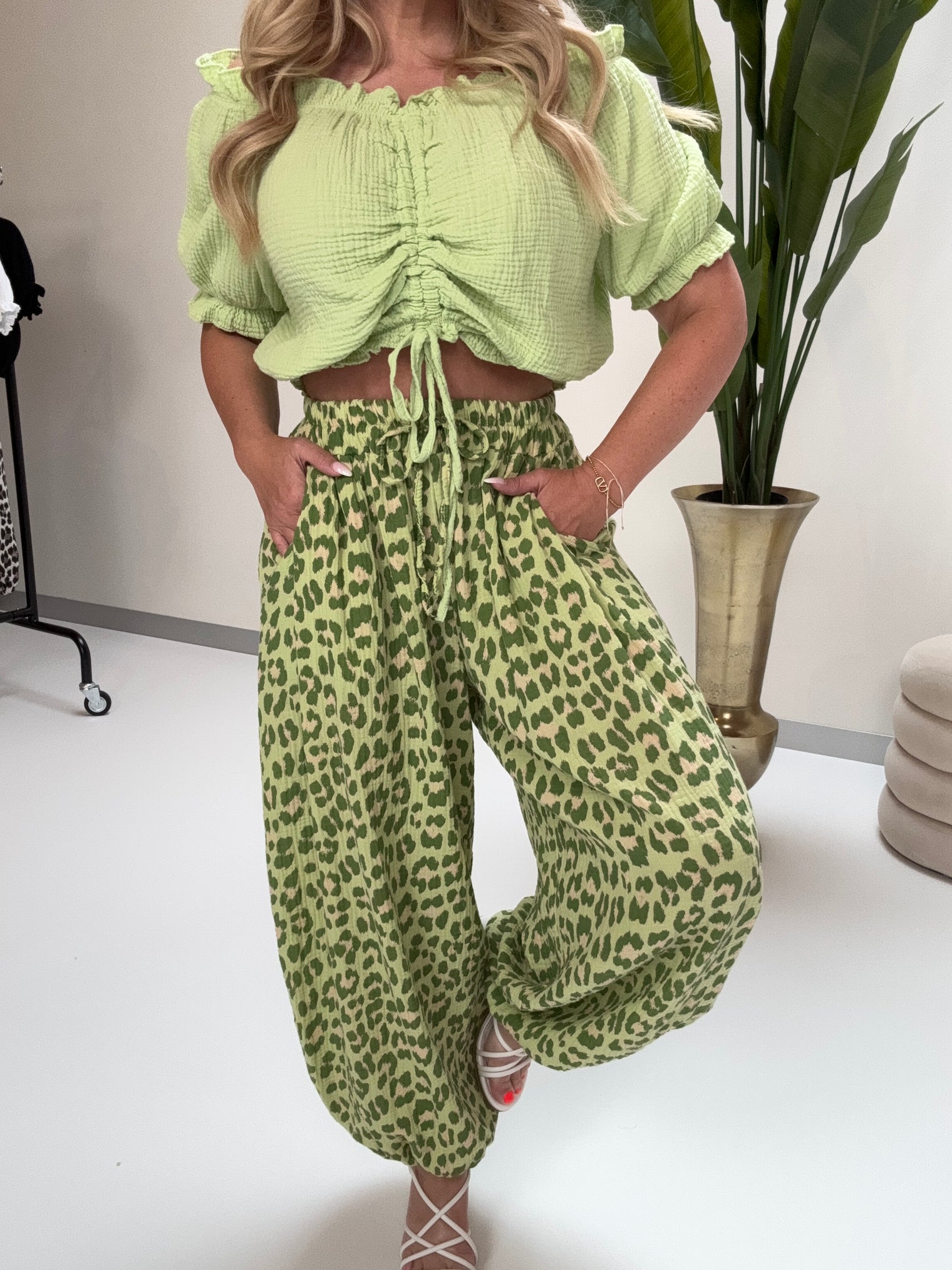 Musselin Ballon Hose hellgrün LEO POWER grün/blush