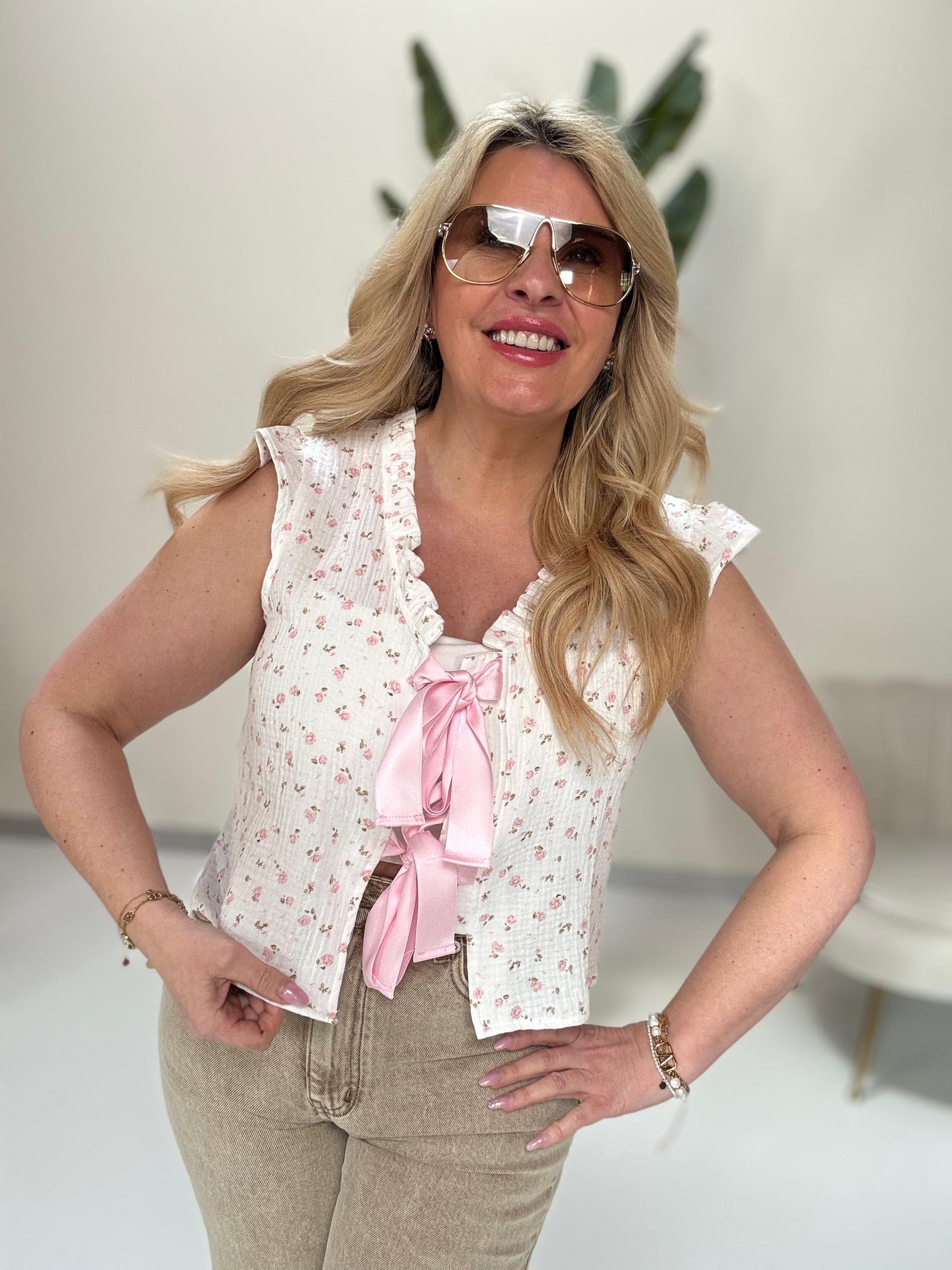 Ärmellose Bluse weiß ROMANTIC LOVER mit kleinen Blümchen