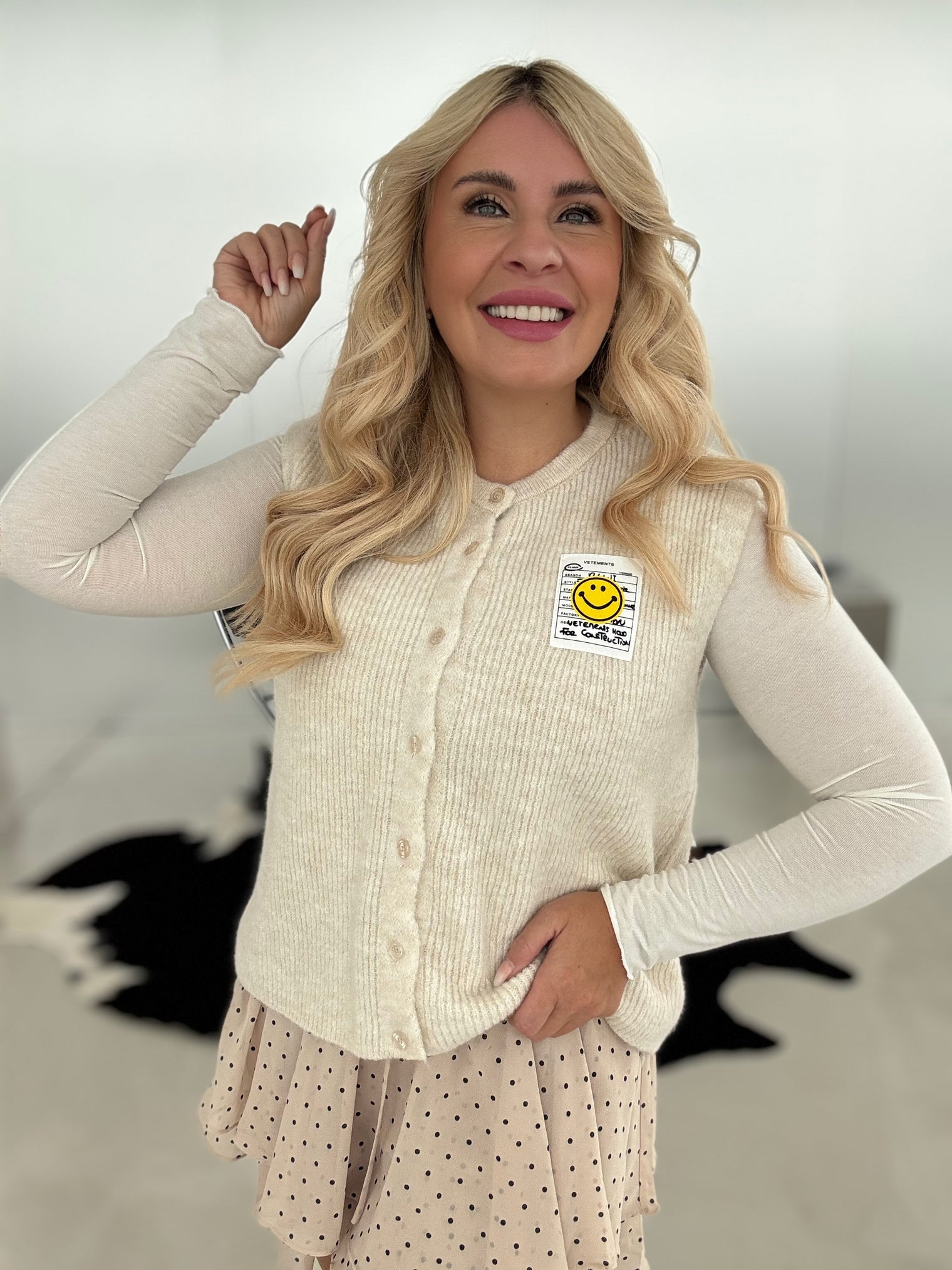 Strickweste SMILEY PATCH beige