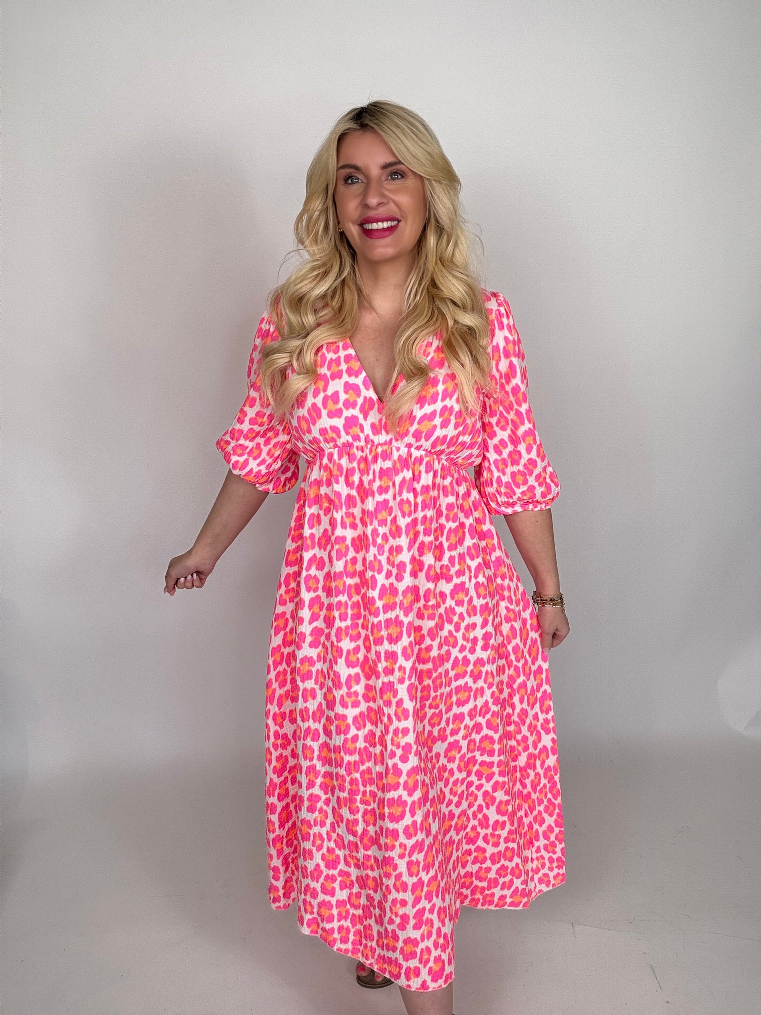 Musselin Kleid weiß LEO POWER hot pink/orange