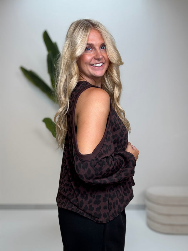 Sweater mit Cut-Out an der Schulter dark chocolate LEO POWER schwarz/taupe
