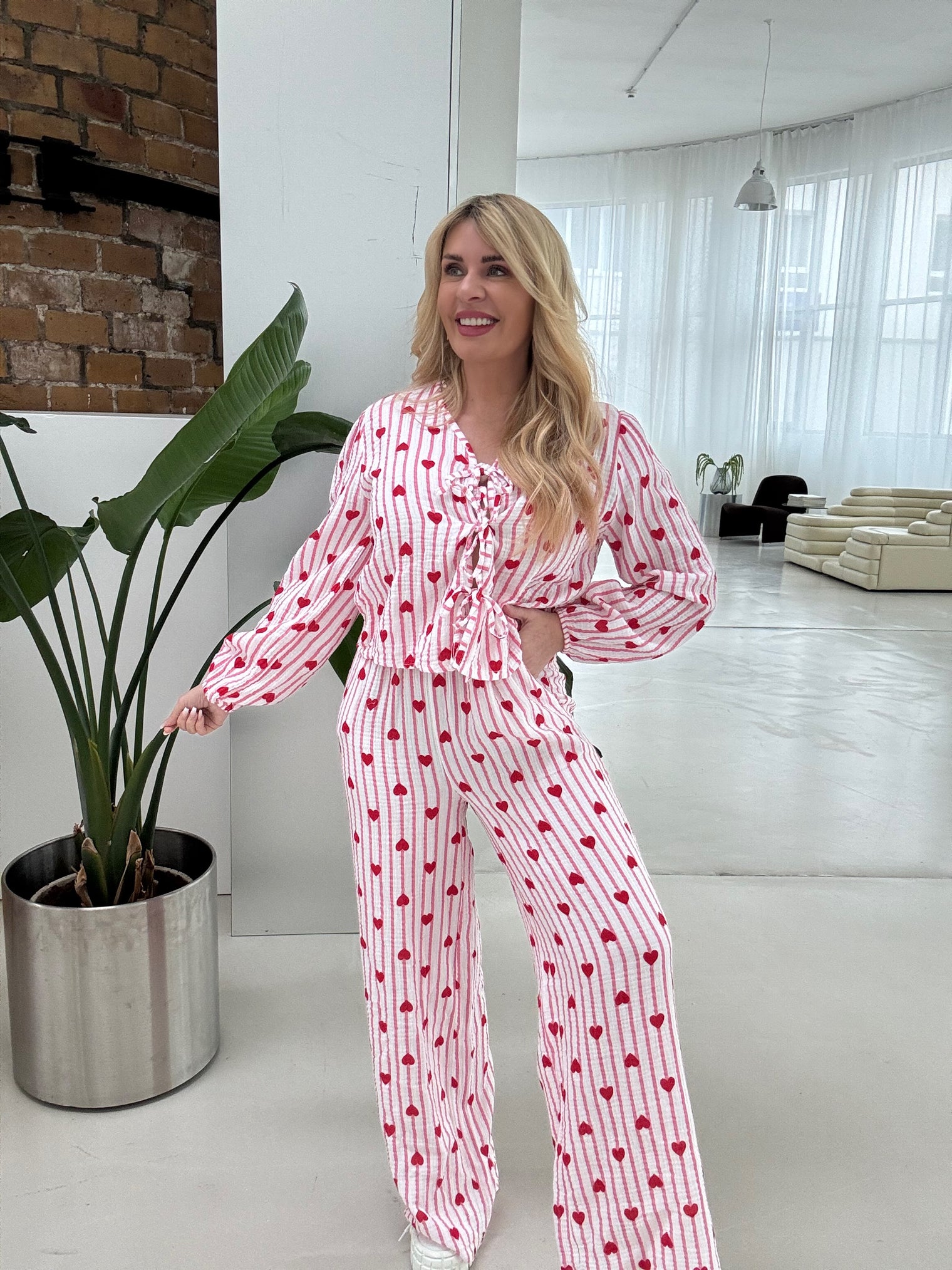 Stylische Musselin Hose weiß HEART ATTACK rosa