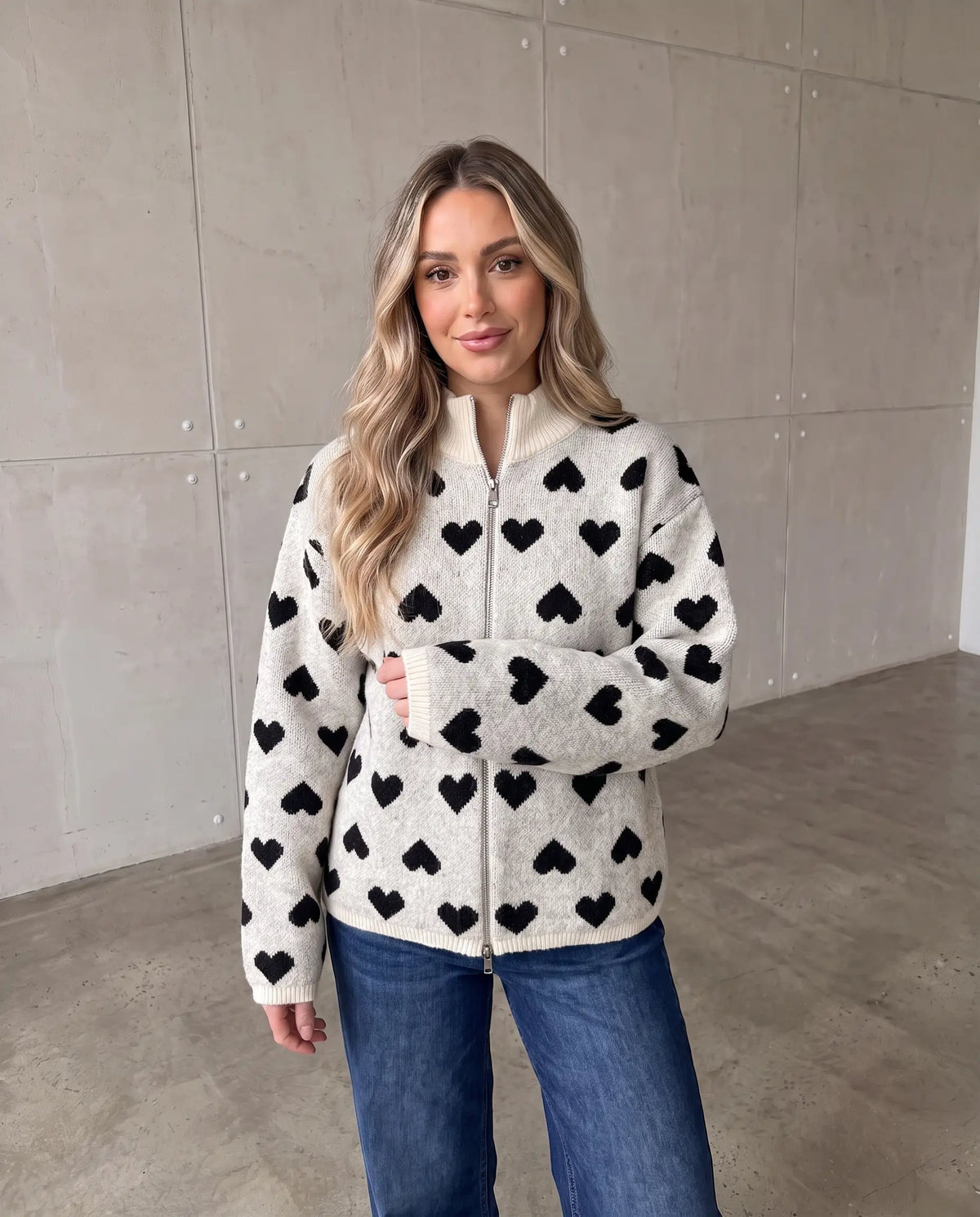 Zipper Strickjacke mit Herzchen greige/schwarz