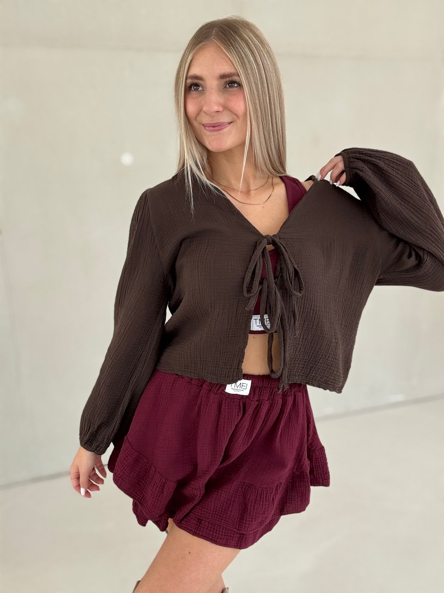 Signature Musselin Bluse MOCHA MOUSSE mit Schleifchen Cropped
