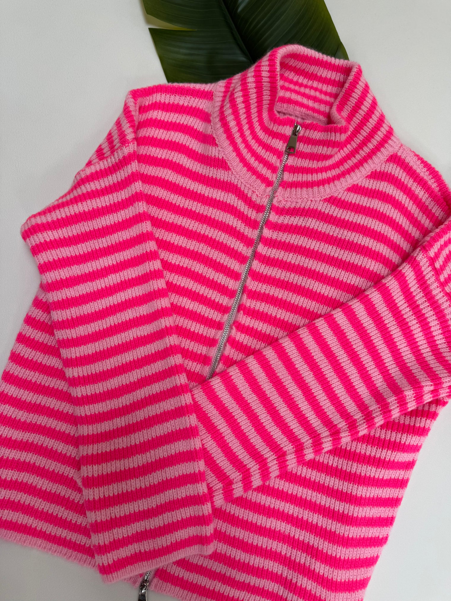 Zipper Strickjacke mit leicht ausgestelltem Ärmel rosa/pink