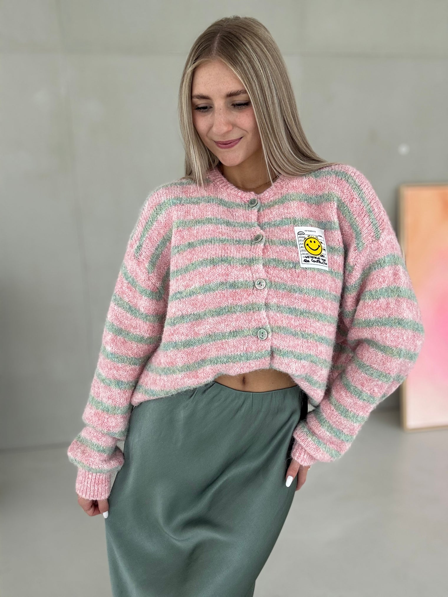 Cardigan ONLY GOOD VIBES rosa/olive