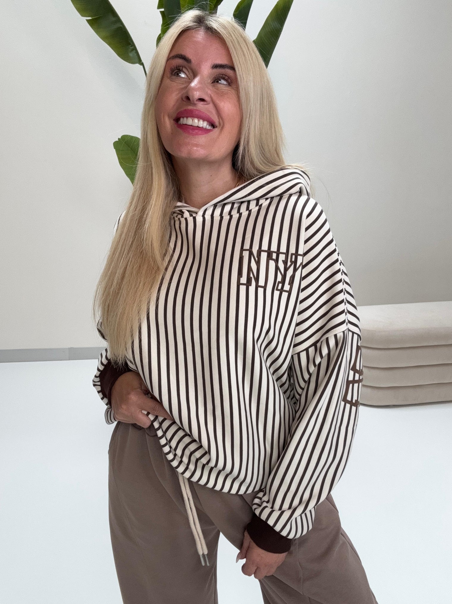 Butterstoff Hoodie creme/coffee gestreift NEW YORK
