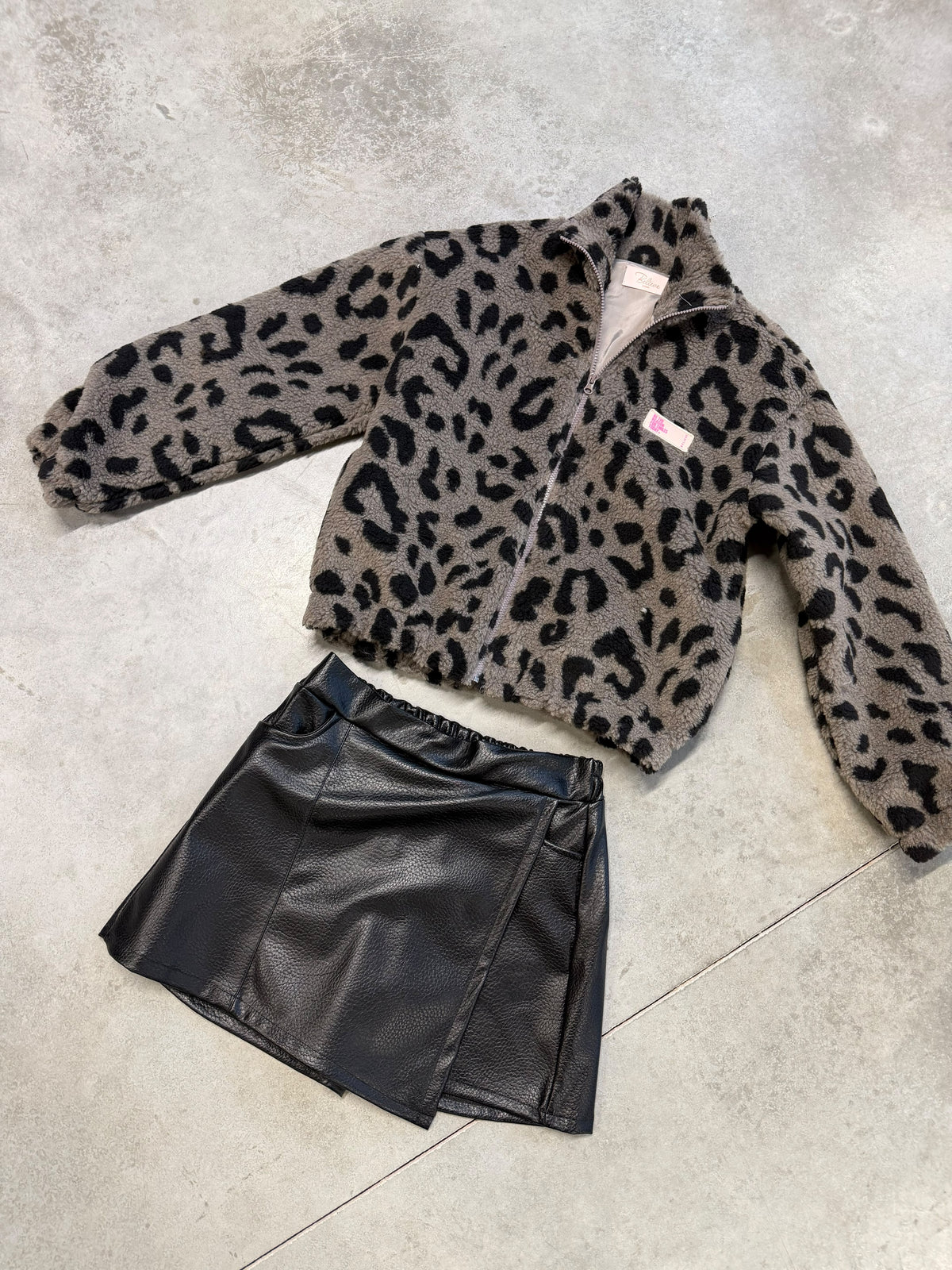 Kuschel Jacke LEO & Patch DRESS FOR YOURSELF taupe/schwarz