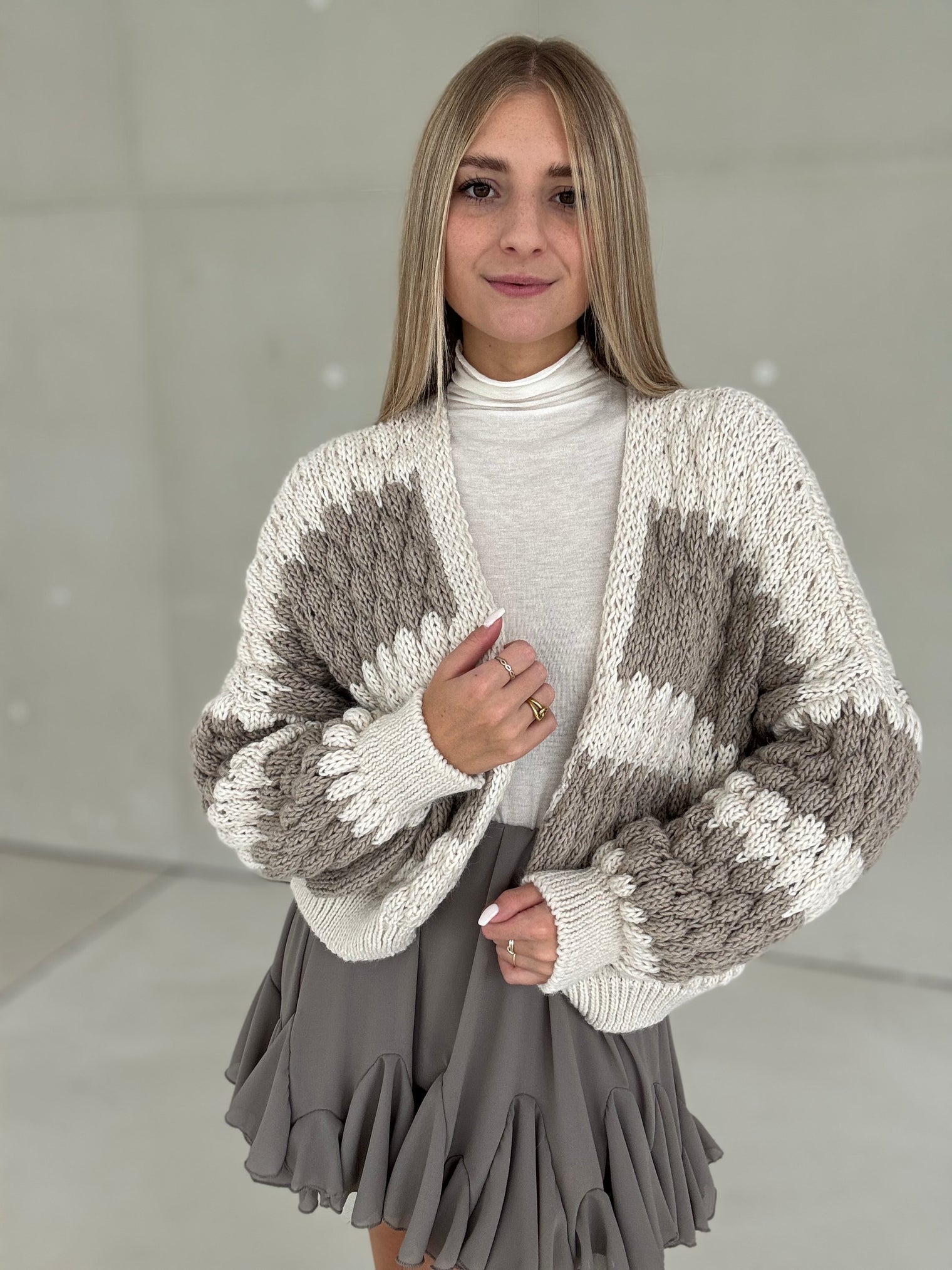 Häkelstrickjacke TAUPE Streifen creme