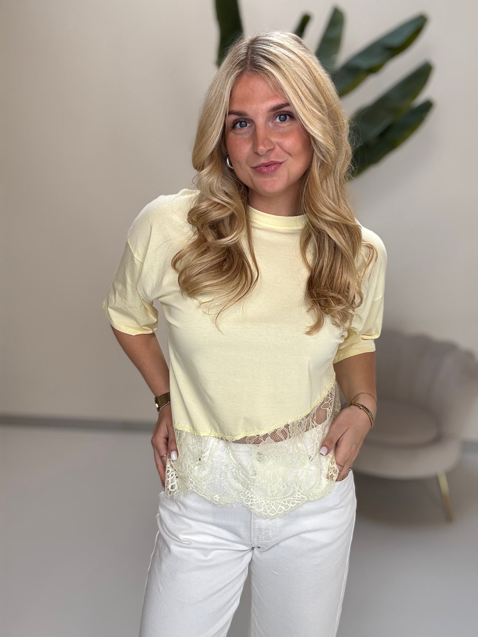 Shirt mit Spitzenborde LACE ROMANCE soft yellow