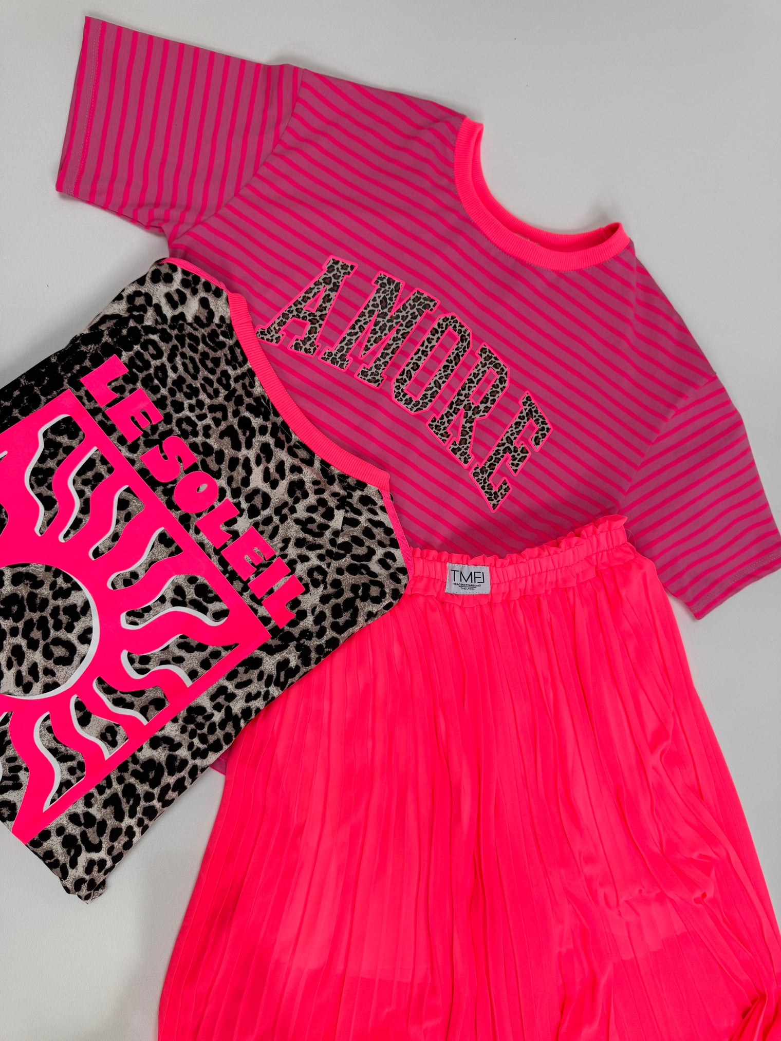 Signature Plisseehose hot pink mit Patch