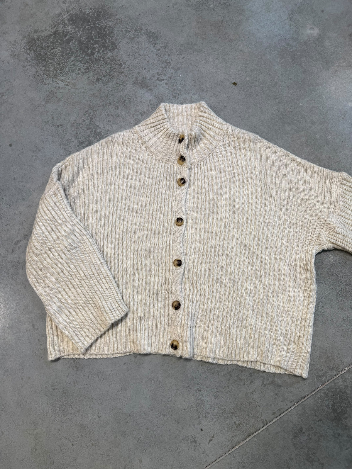 Strickjacke mit Knopfleiste creme