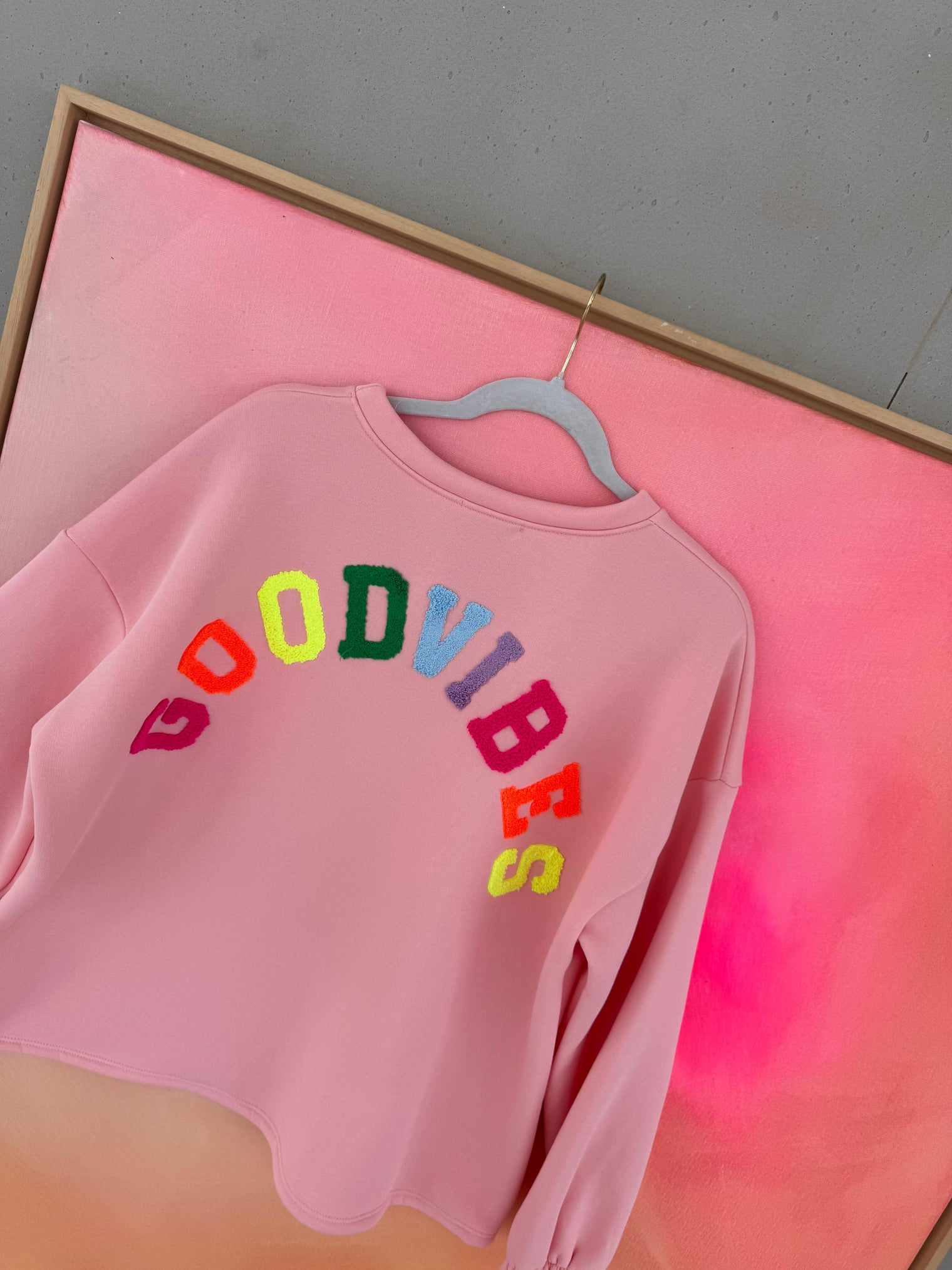 Sweater rosa GOODVIBES rainbow