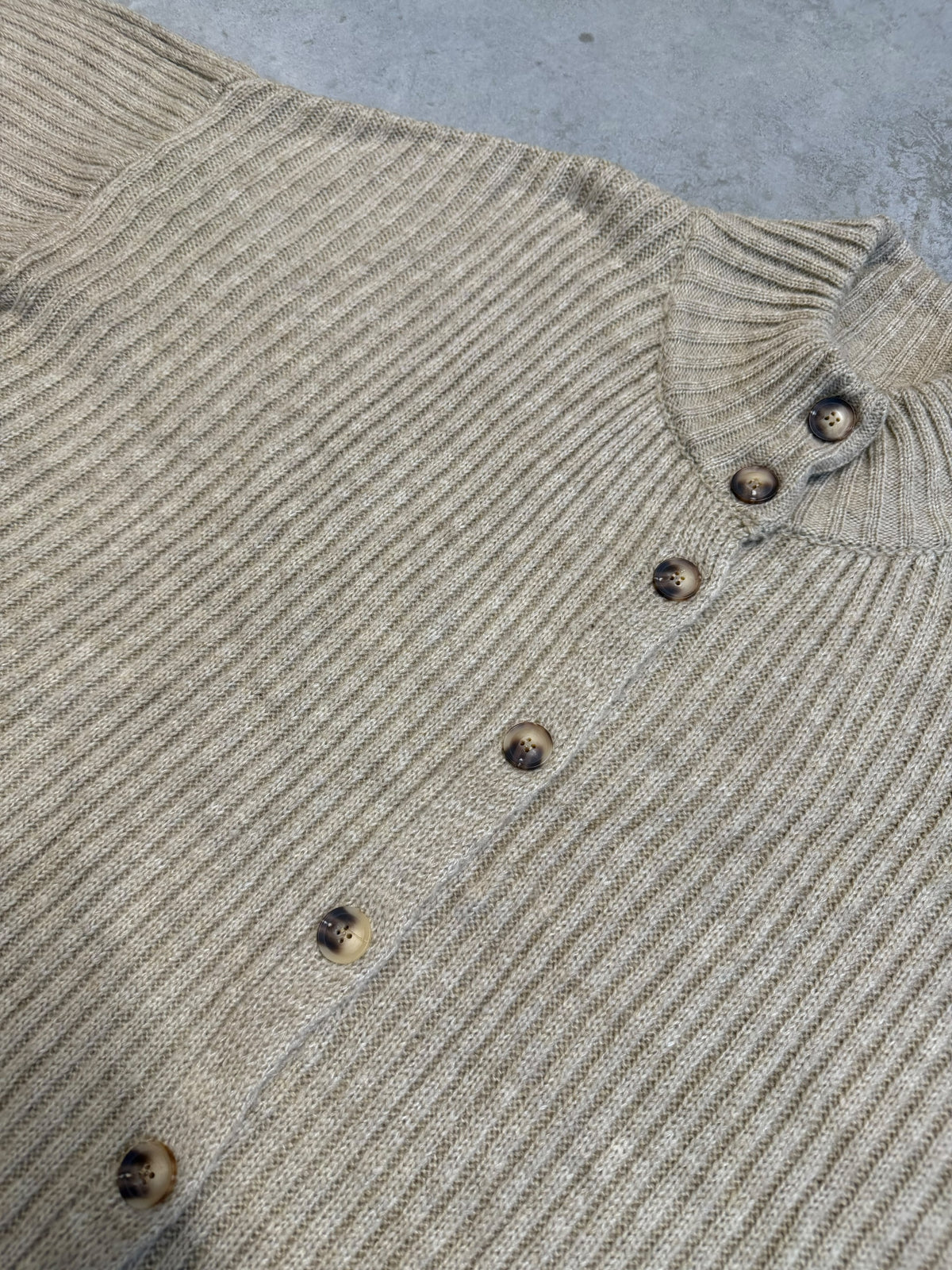 Strickjacke mit Knopfleiste beige