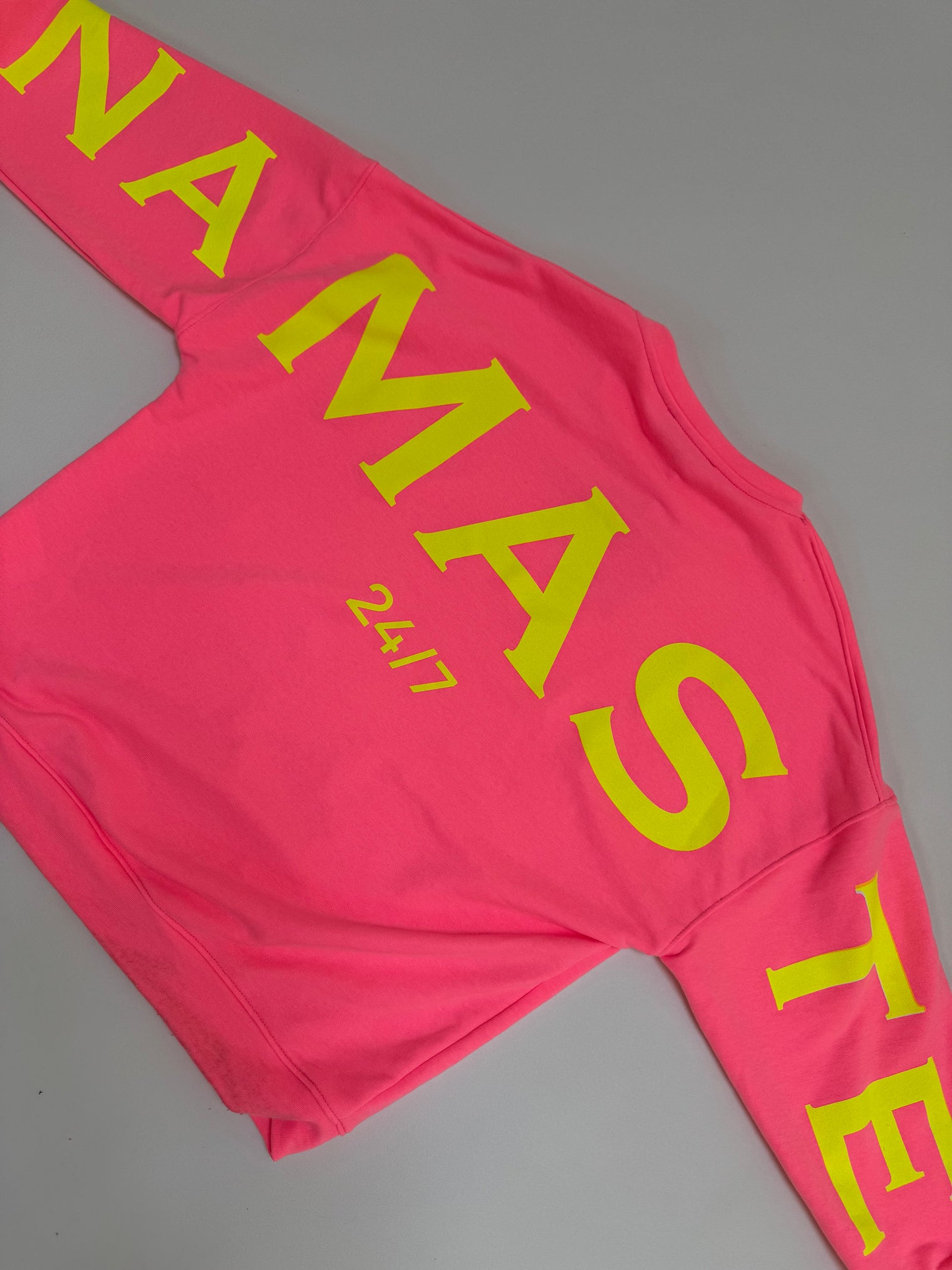 Sweater mit Rückenprint NAMASTE pink