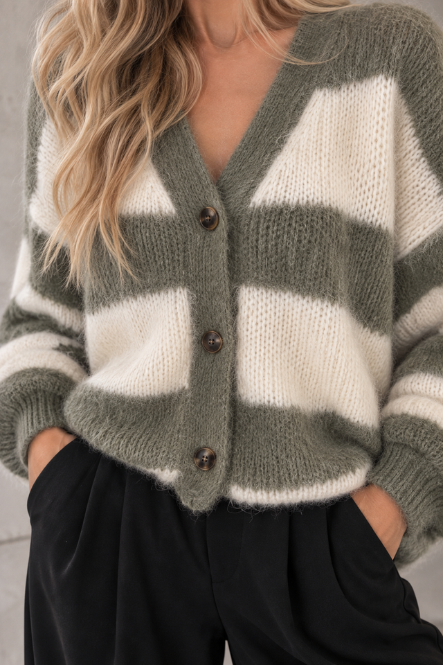 Flauschige Strickjacke mit Knopfleiste khaki/creme