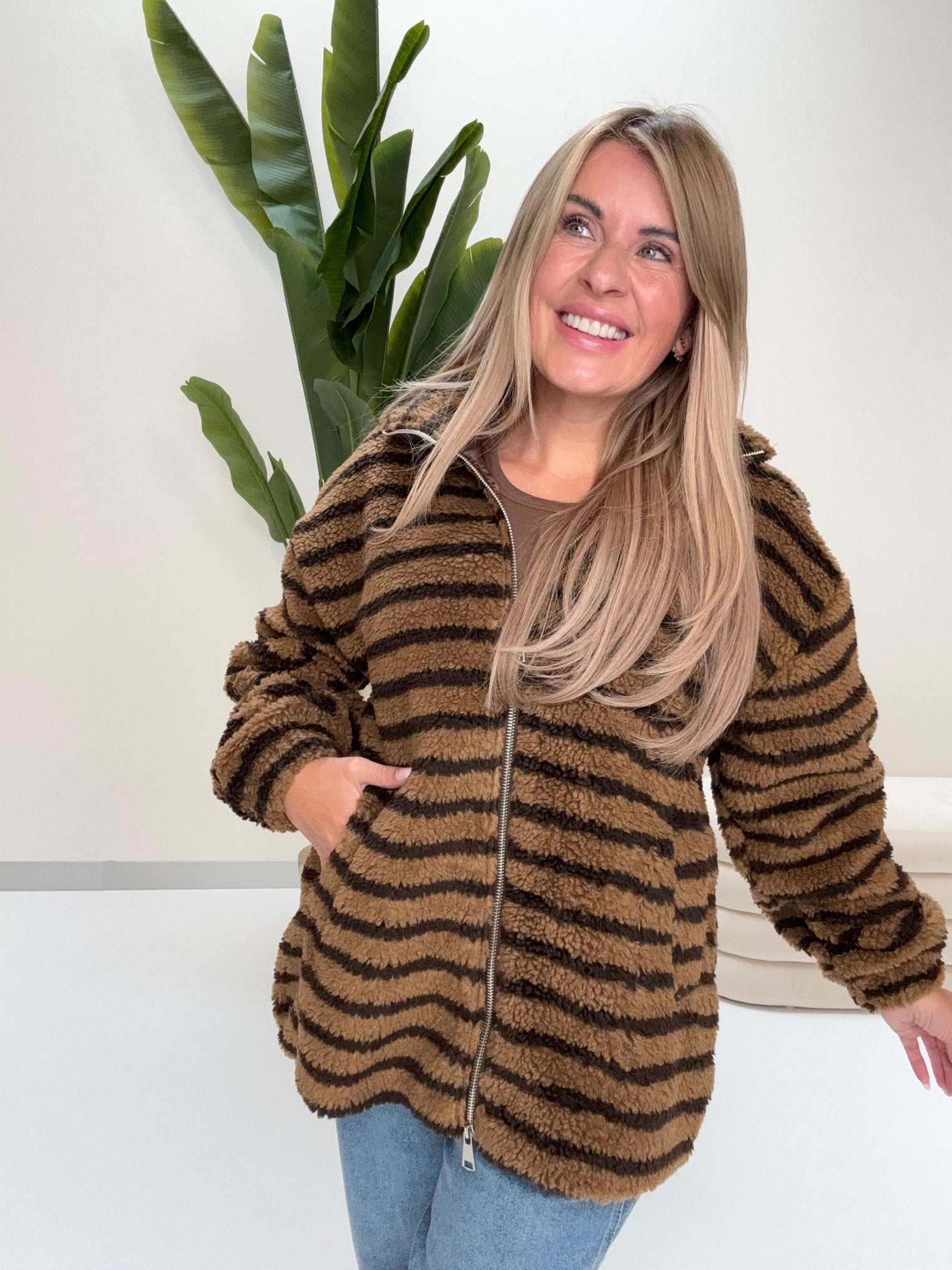 Teddy Jacke mit Reißverschluss toffee/dark chocolate gestreift